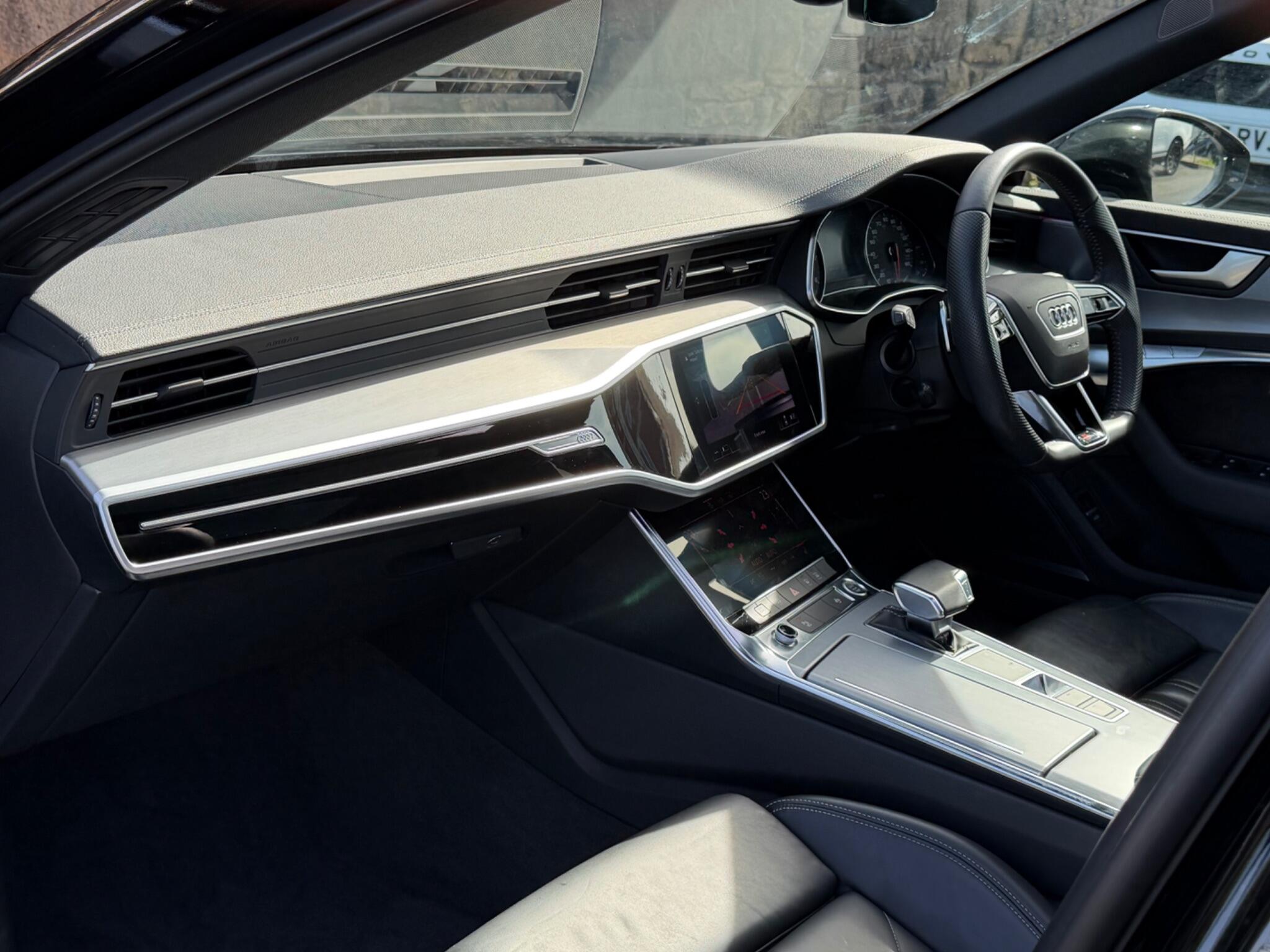 Audi A6 view 16