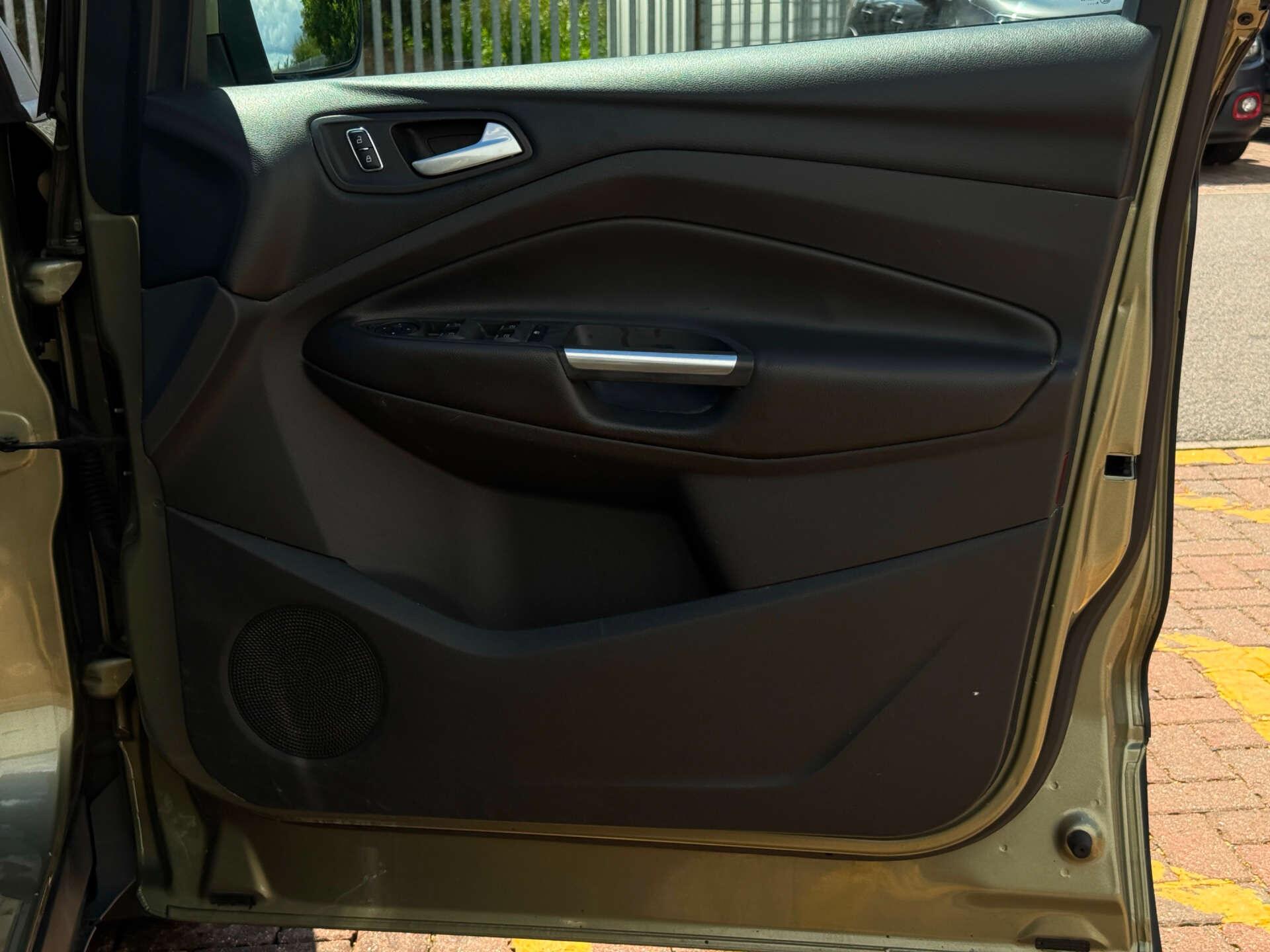 Ford Kuga view 19