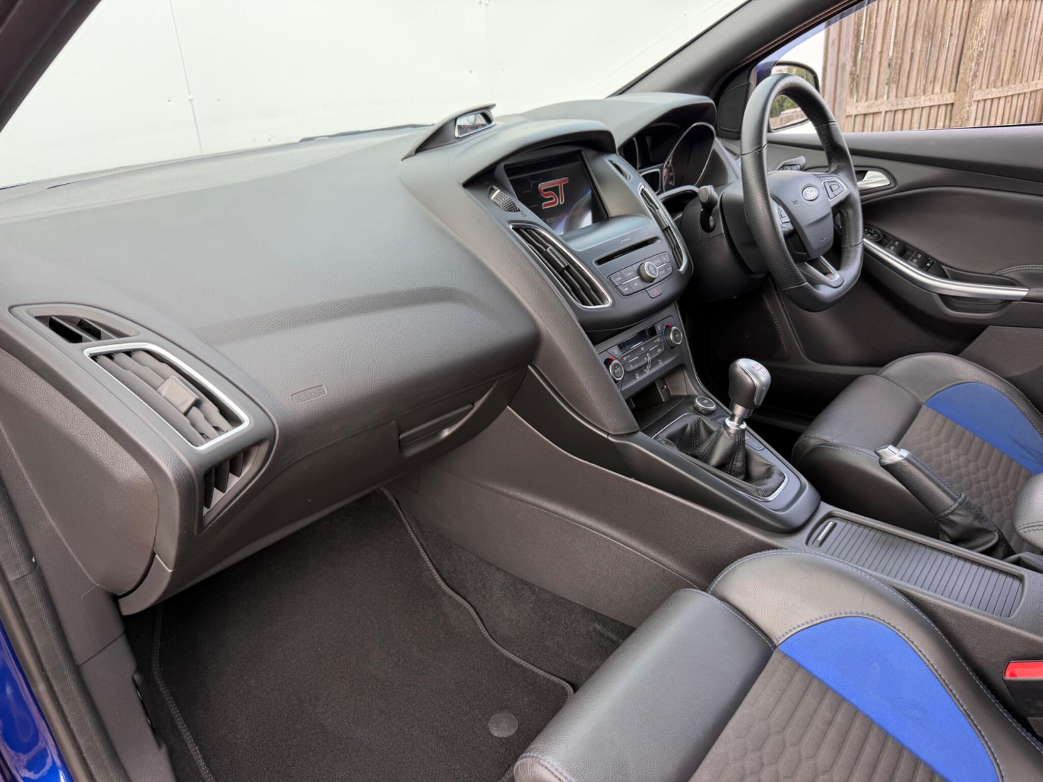 Ford Focus view 22