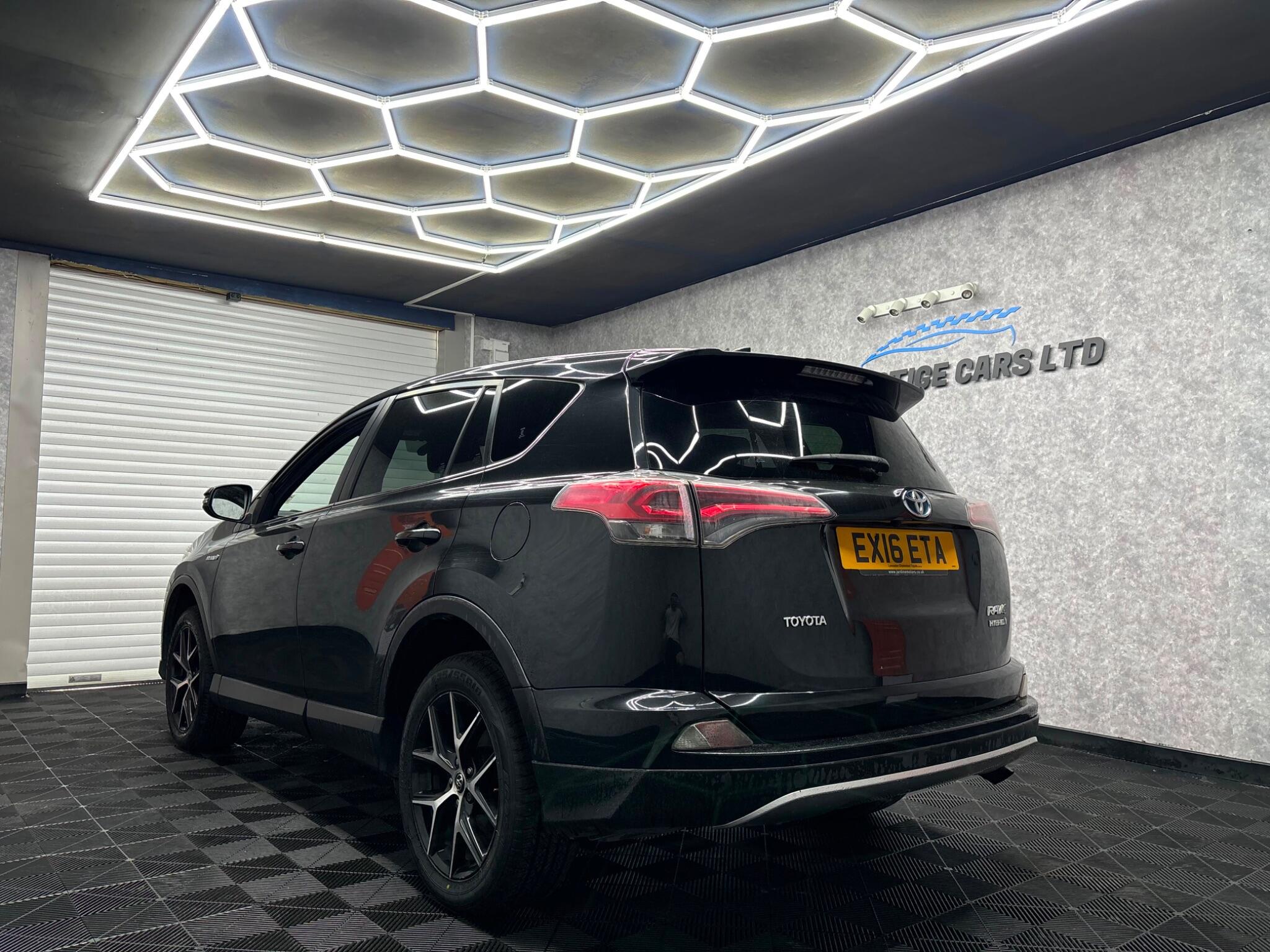 Toyota Rav4 view 4