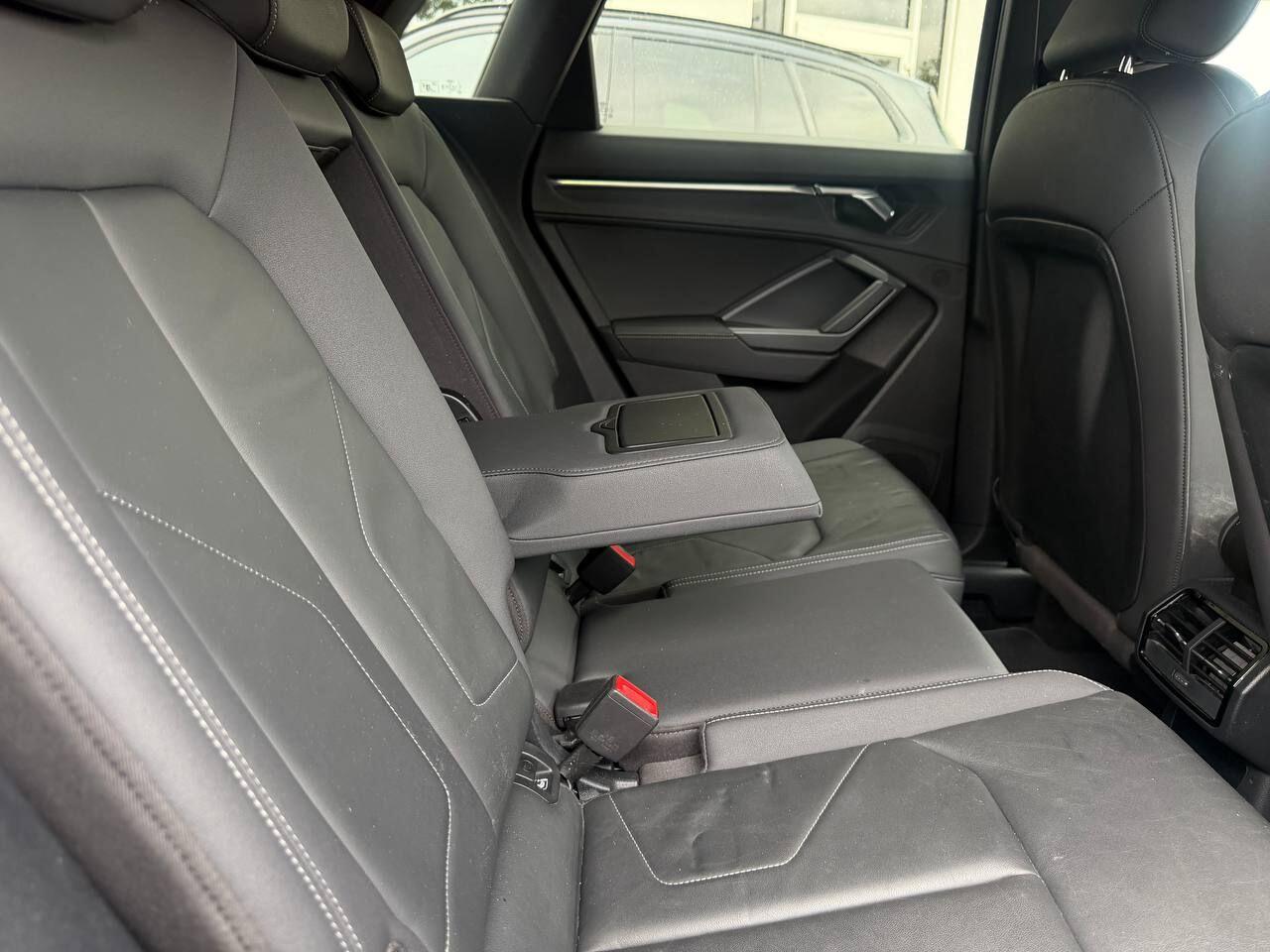 Audi Q3 view 22