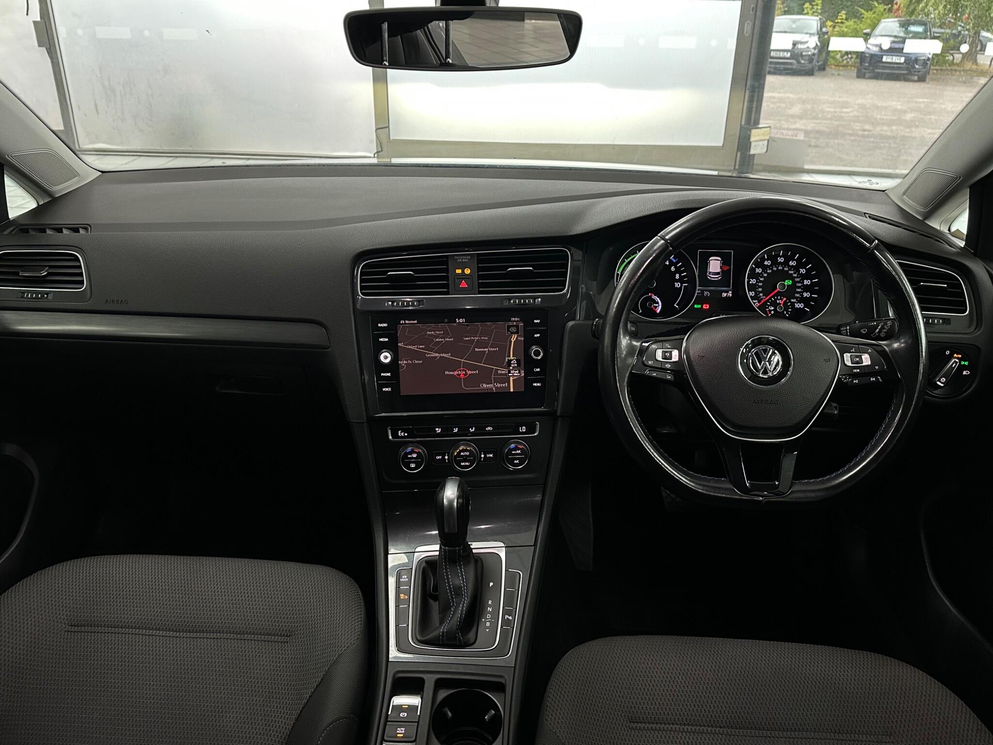 Volkswagen E-Golf view 16