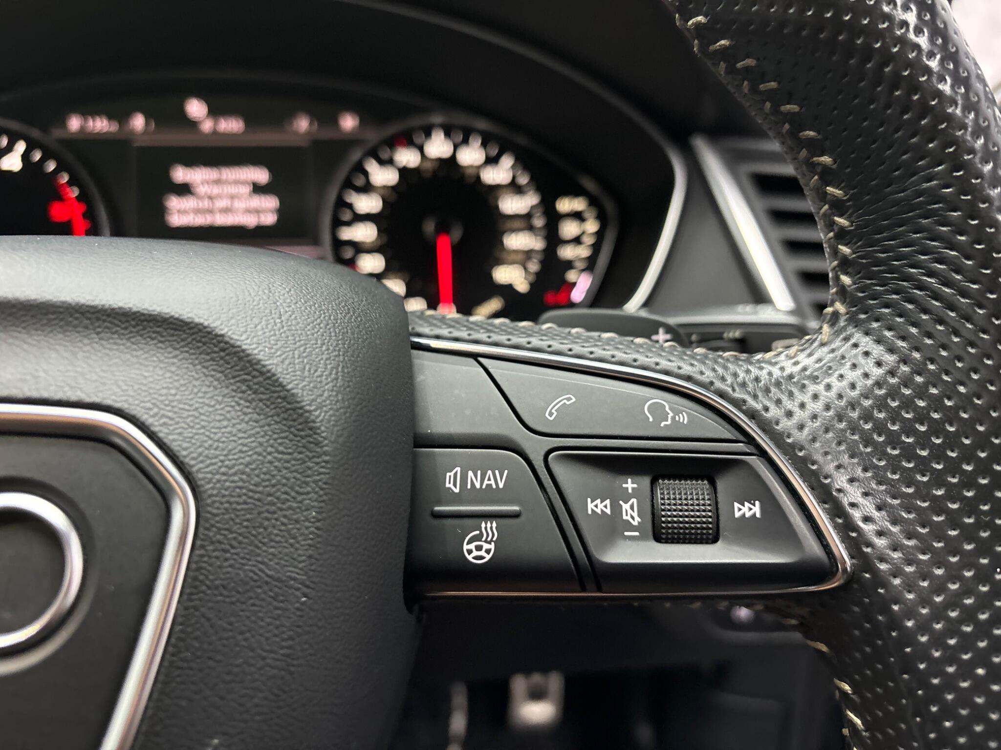 Audi Q5 view 14