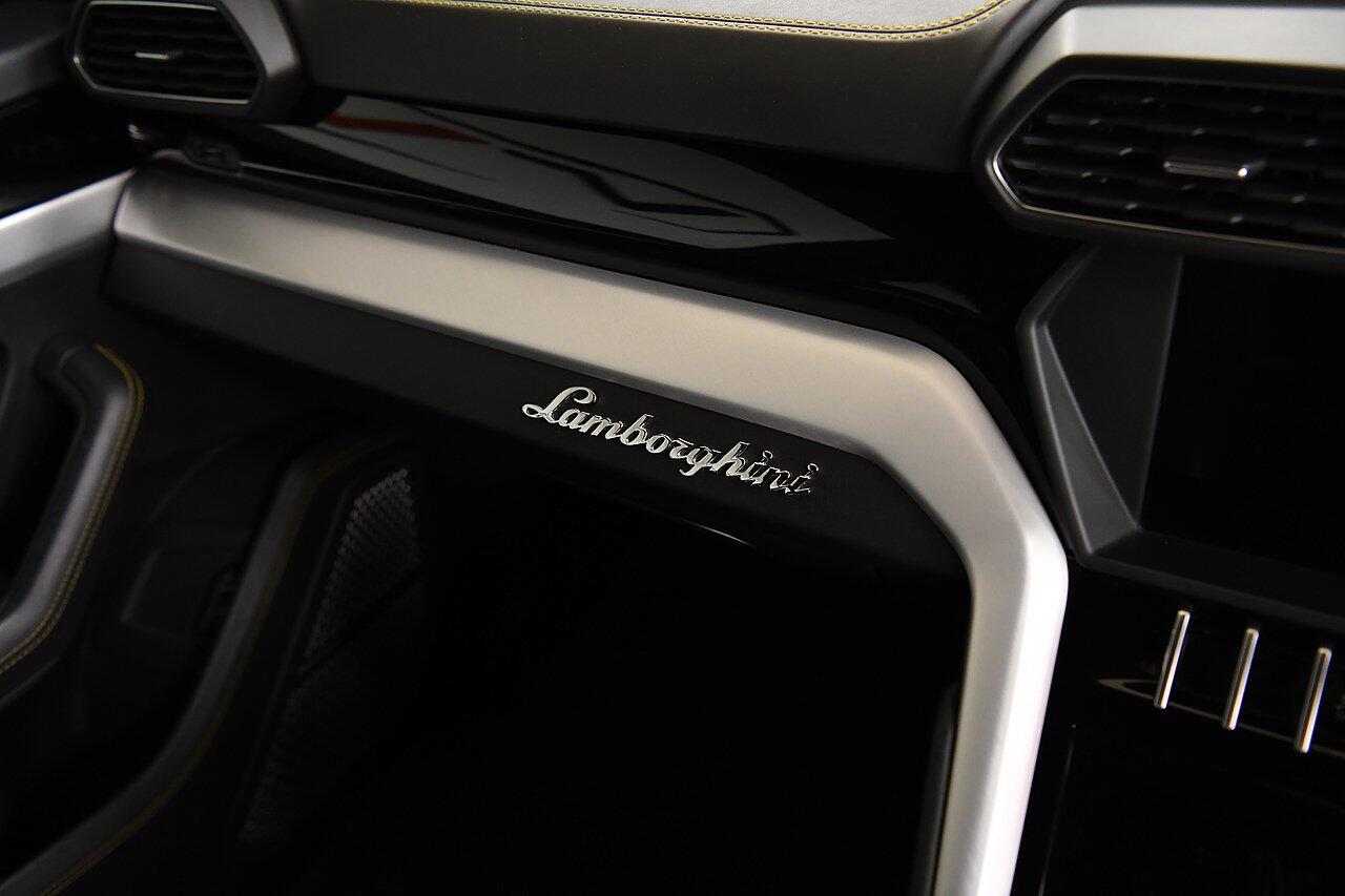 Lamborghini Urus view 11