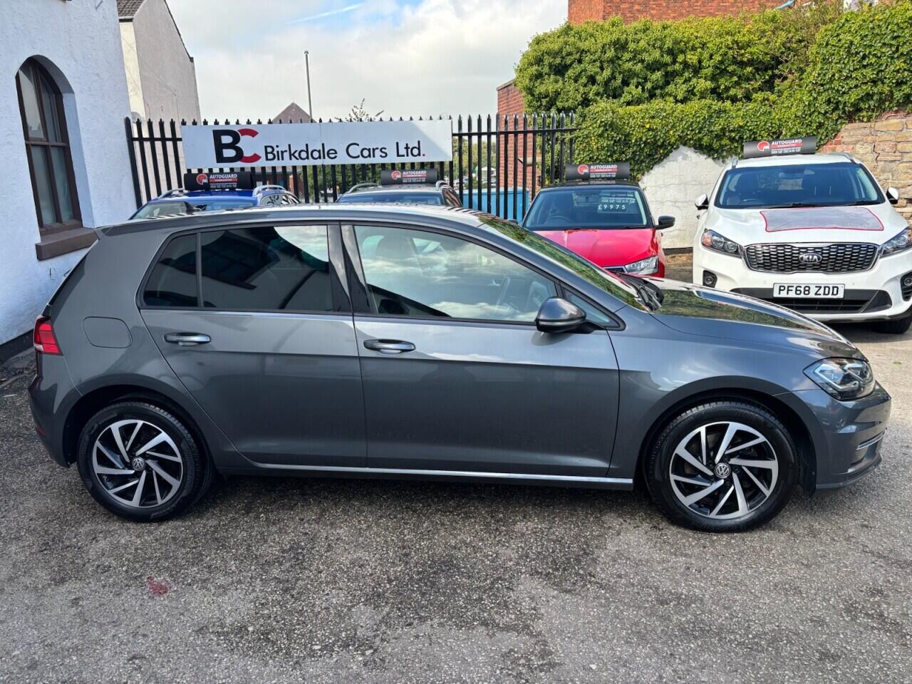 Volkswagen Golf view 2