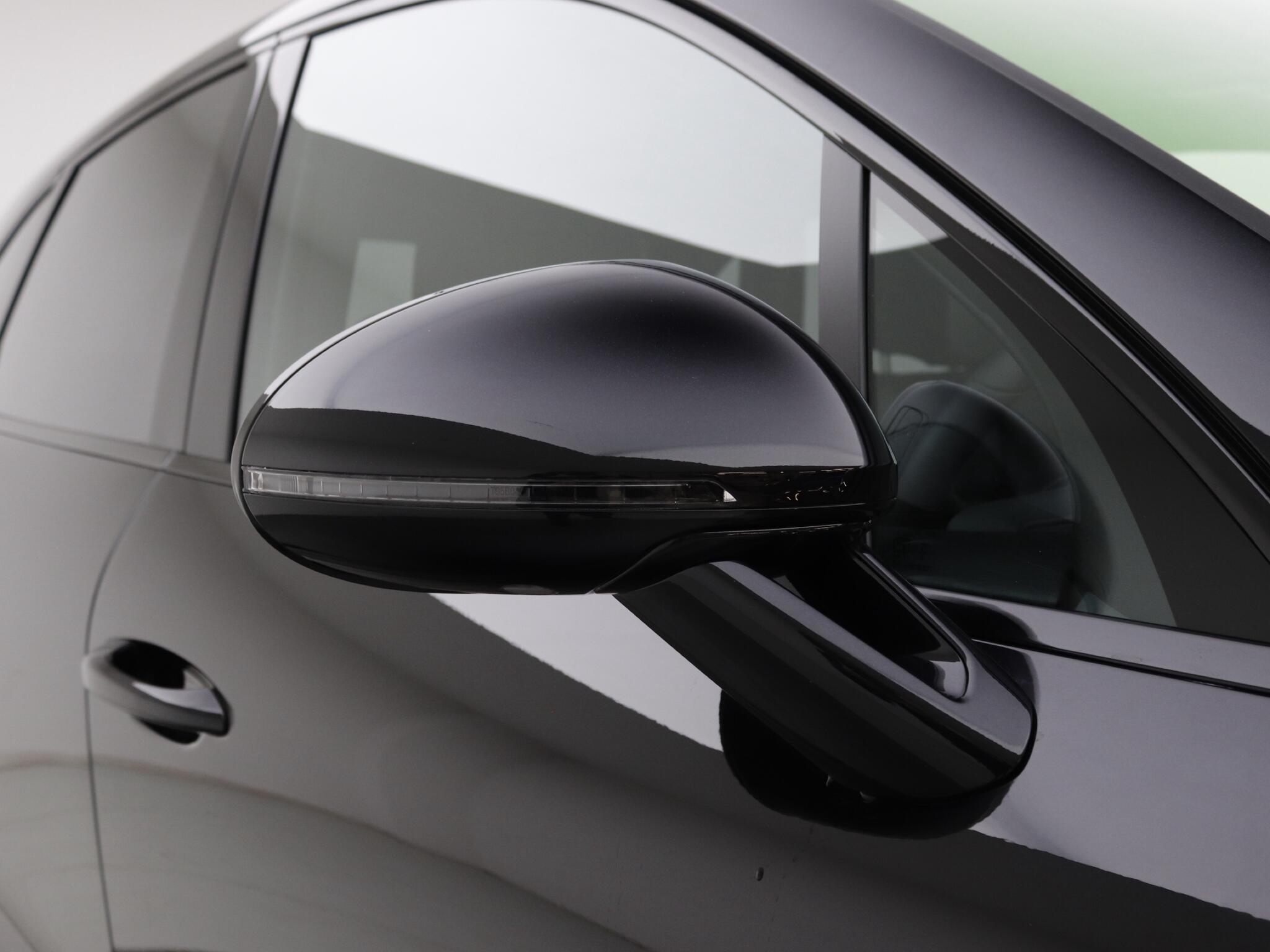 Porsche Macan view 25