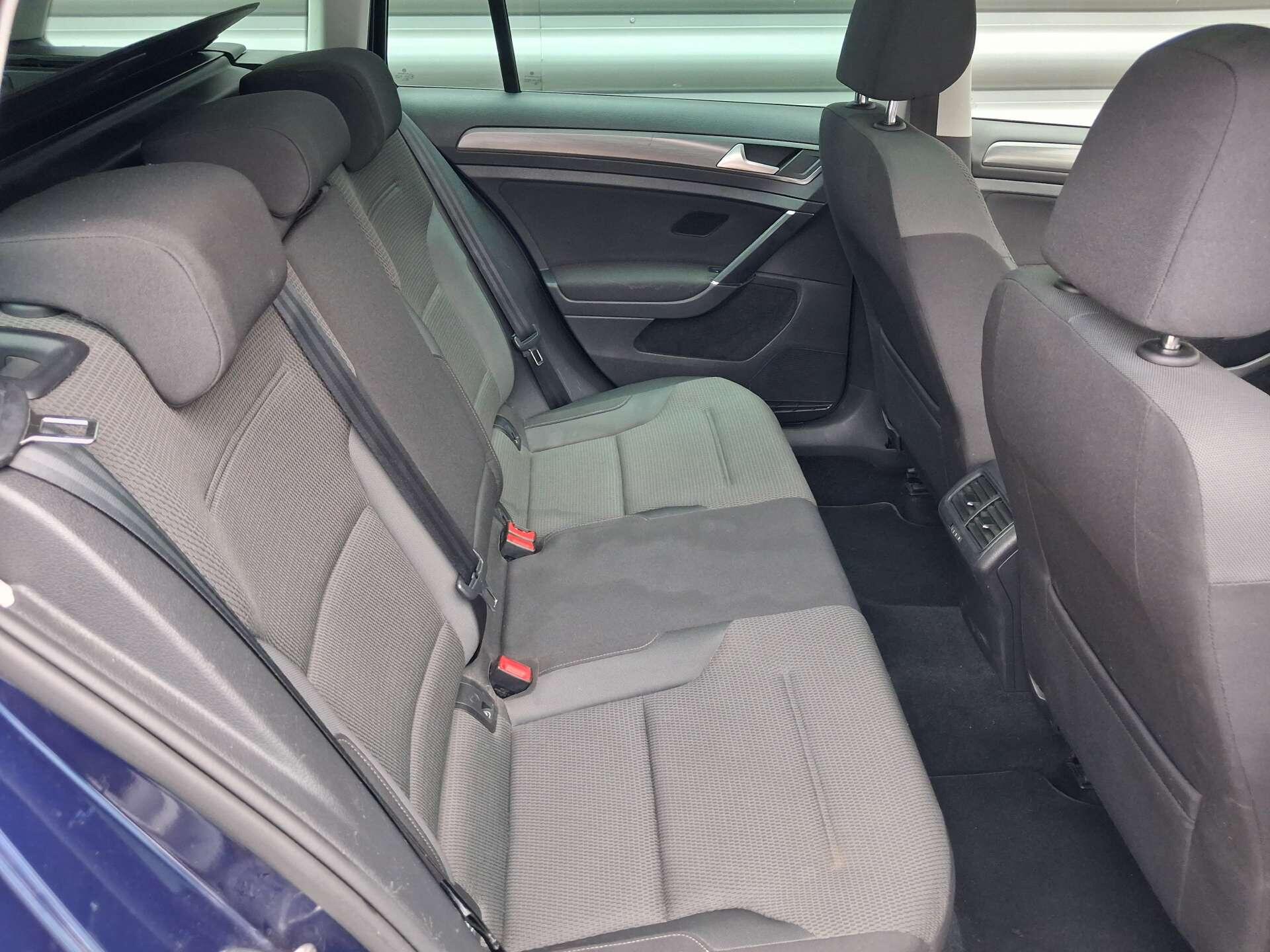 Volkswagen Golf view 17