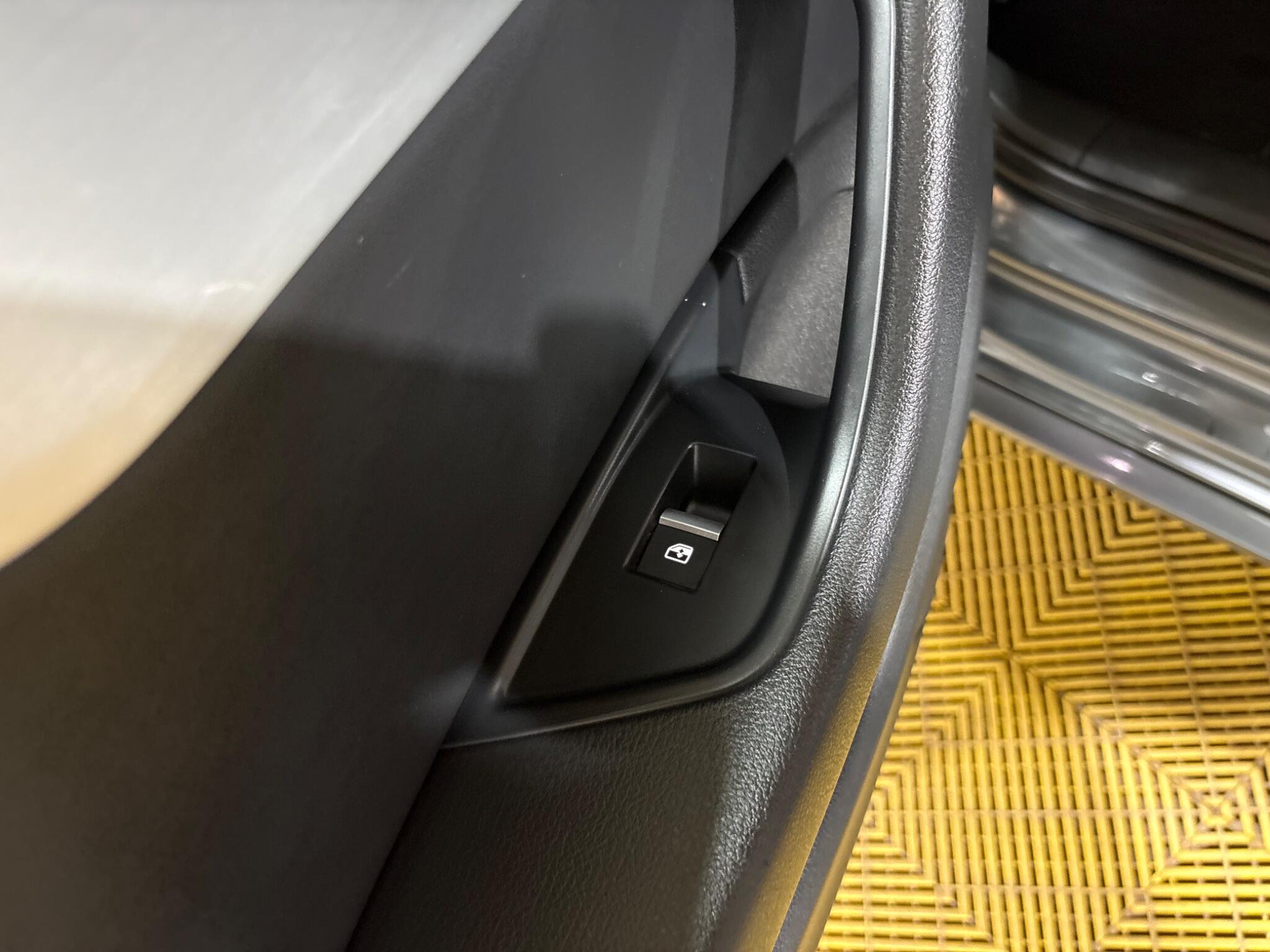 Audi A4 view 34