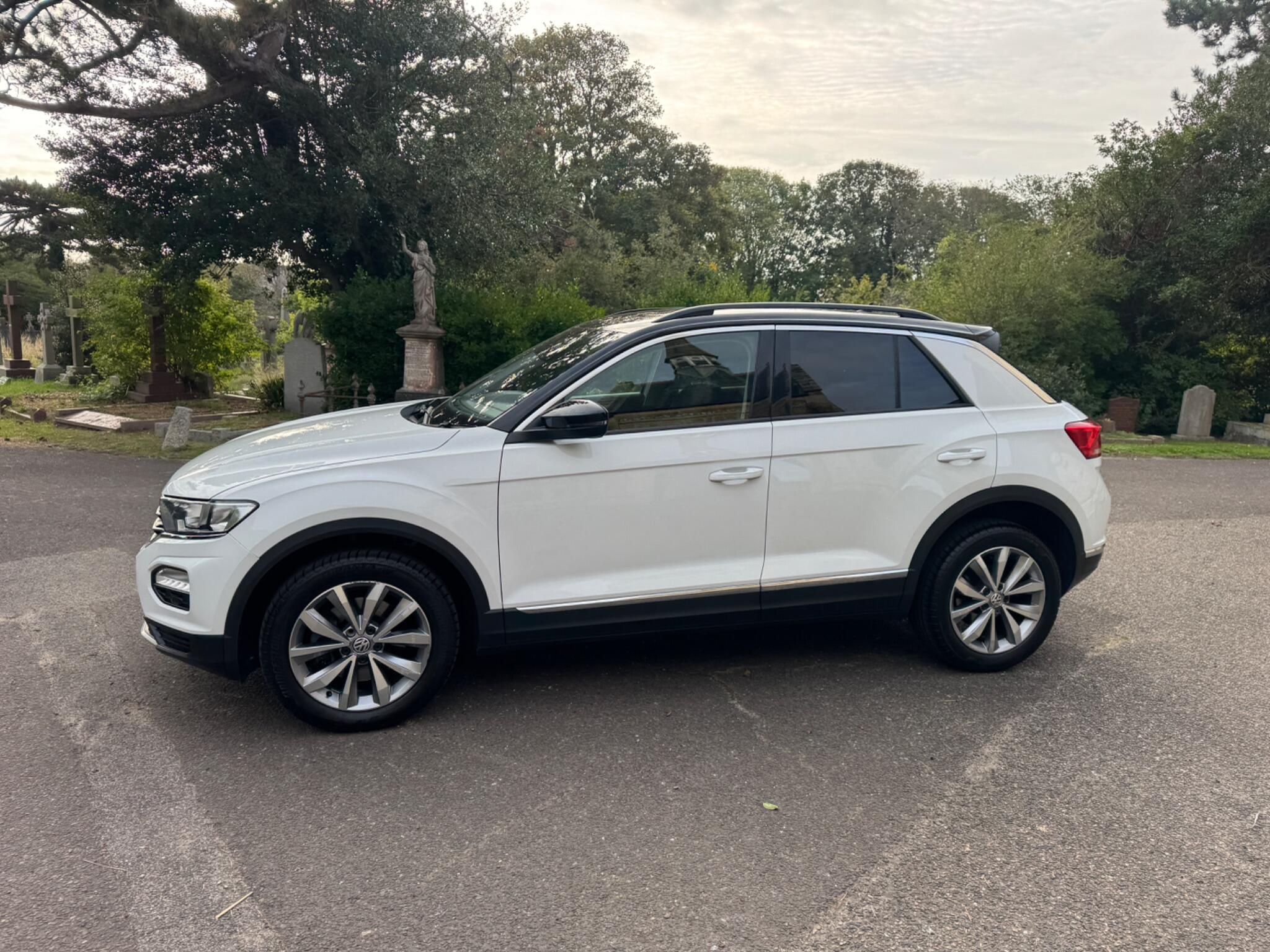 Volkswagen T-Roc view 12