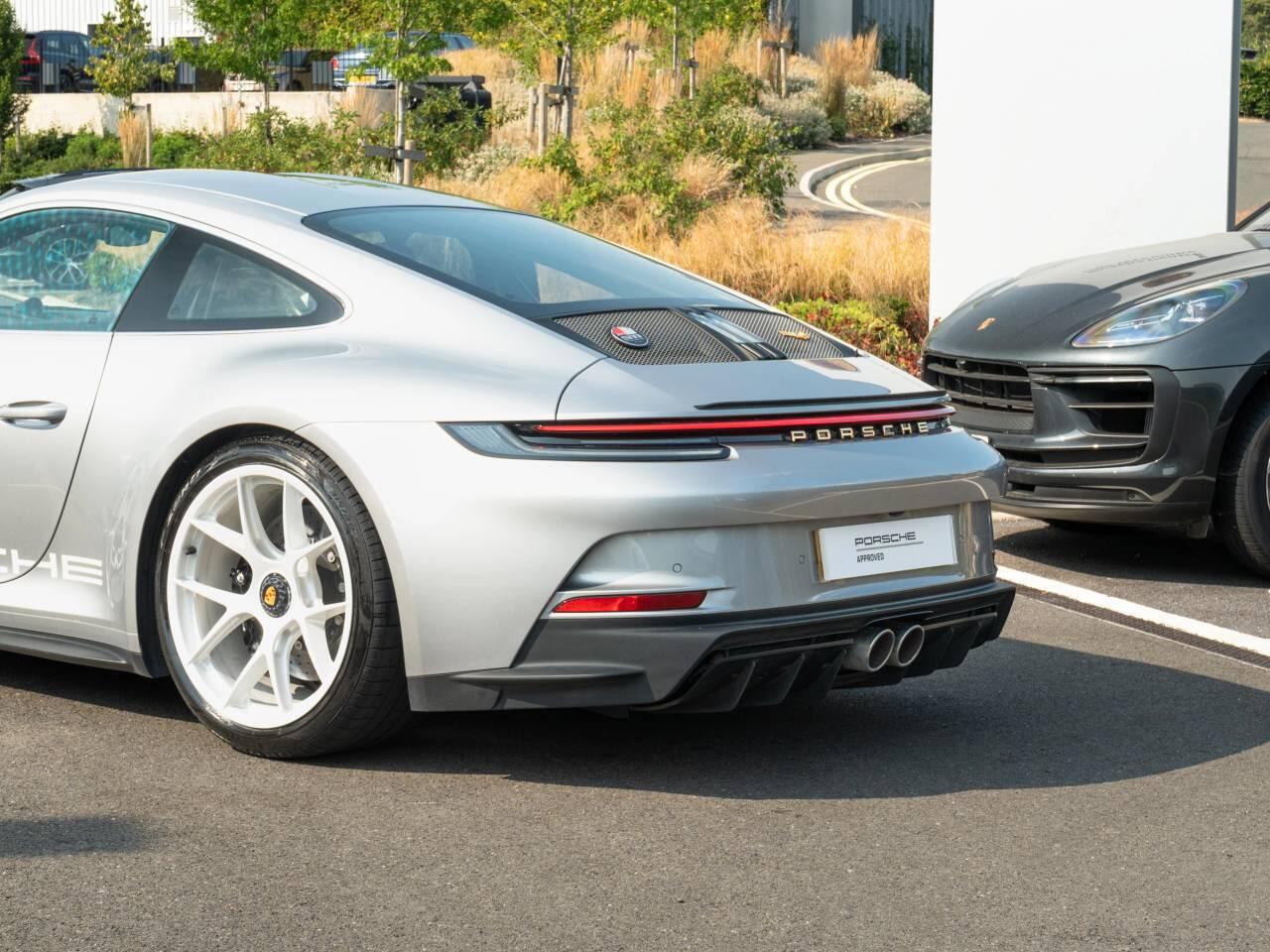 Porsche 911 view 8