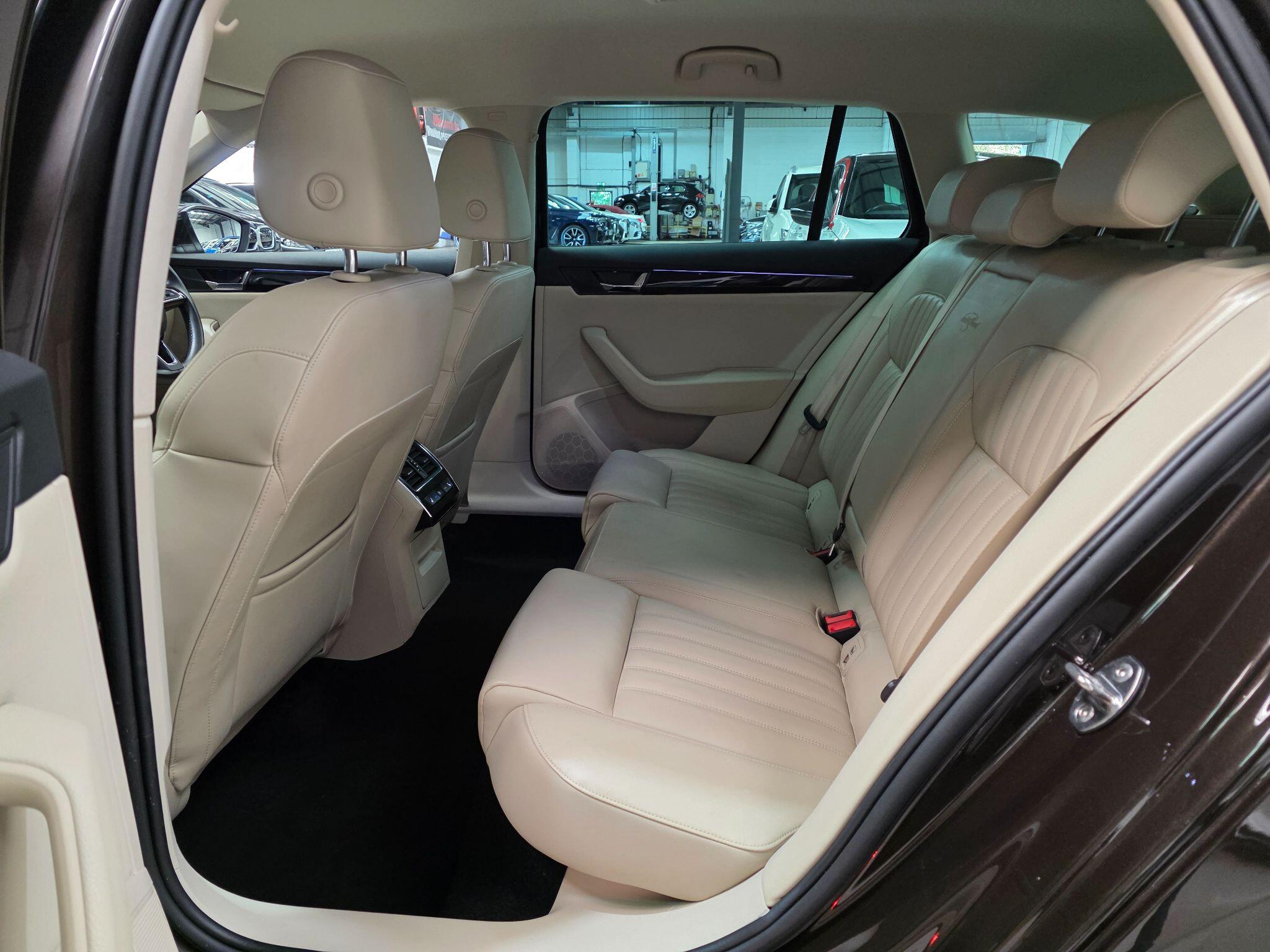 Skoda Superb view 25