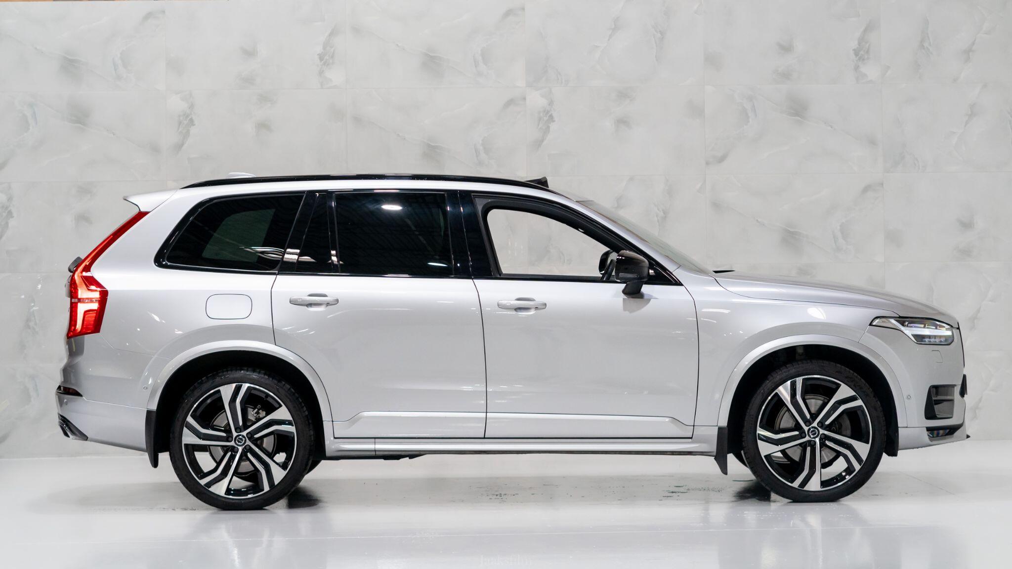 Volvo XC90 view 8
