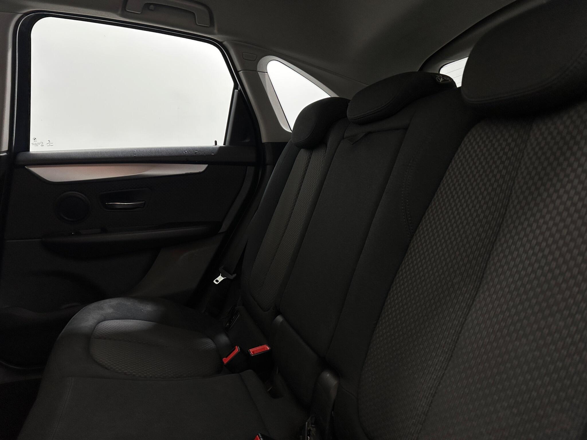 BMW 2 Series view 37