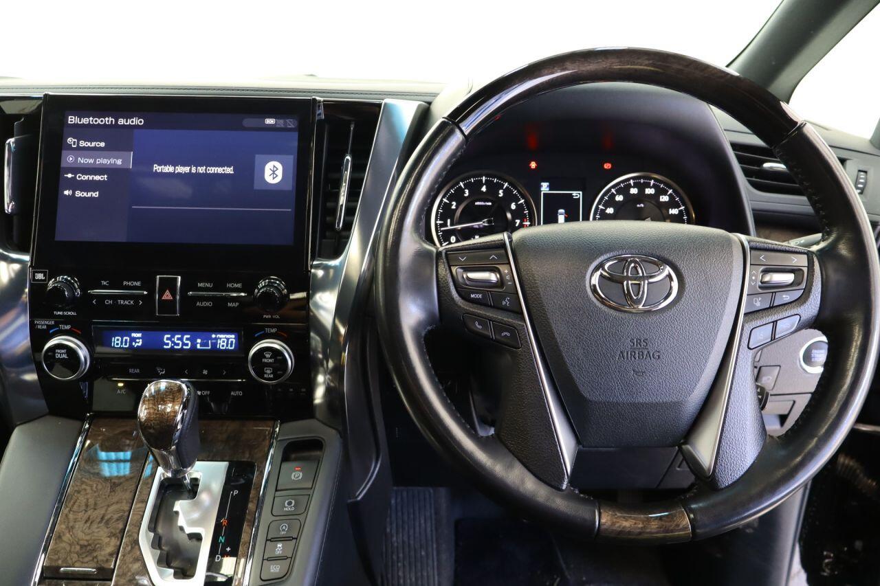 Toyota Alphard view 28