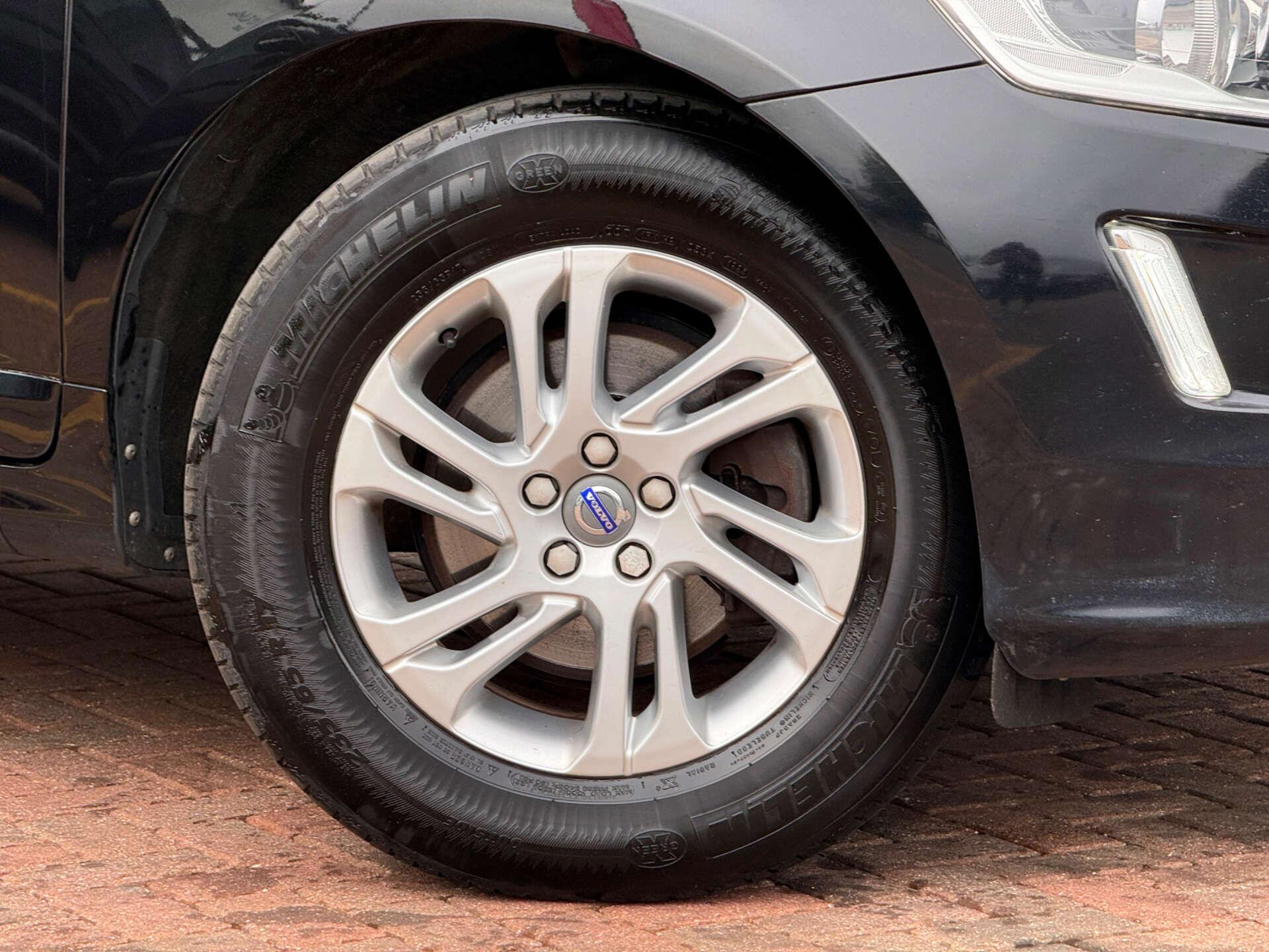 Volvo XC60 view 18