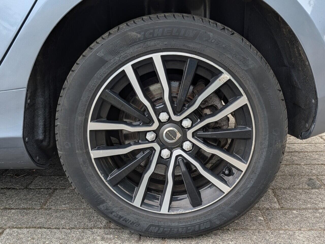 Volvo V40 view 16