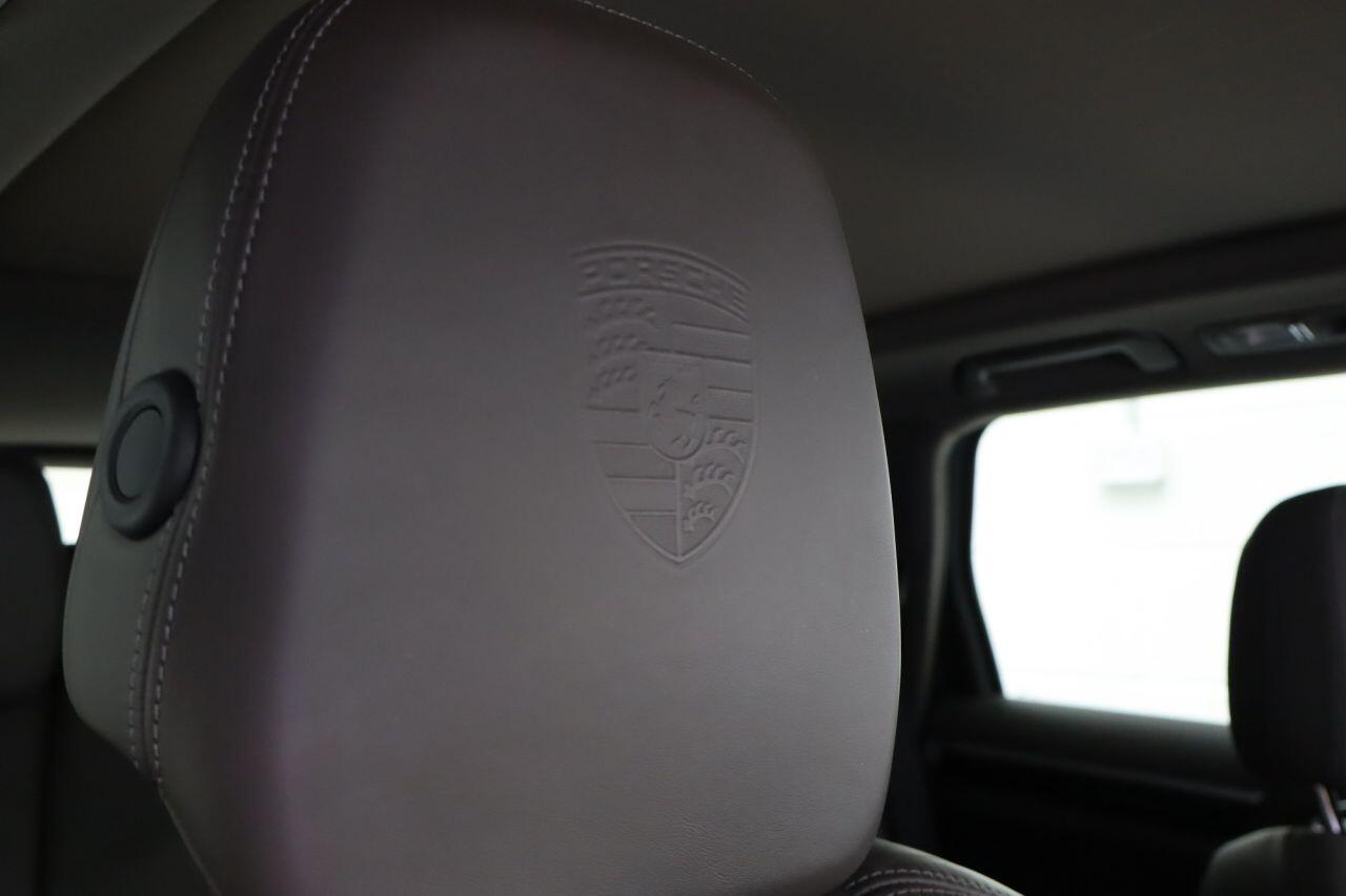 Porsche Cayenne view 12