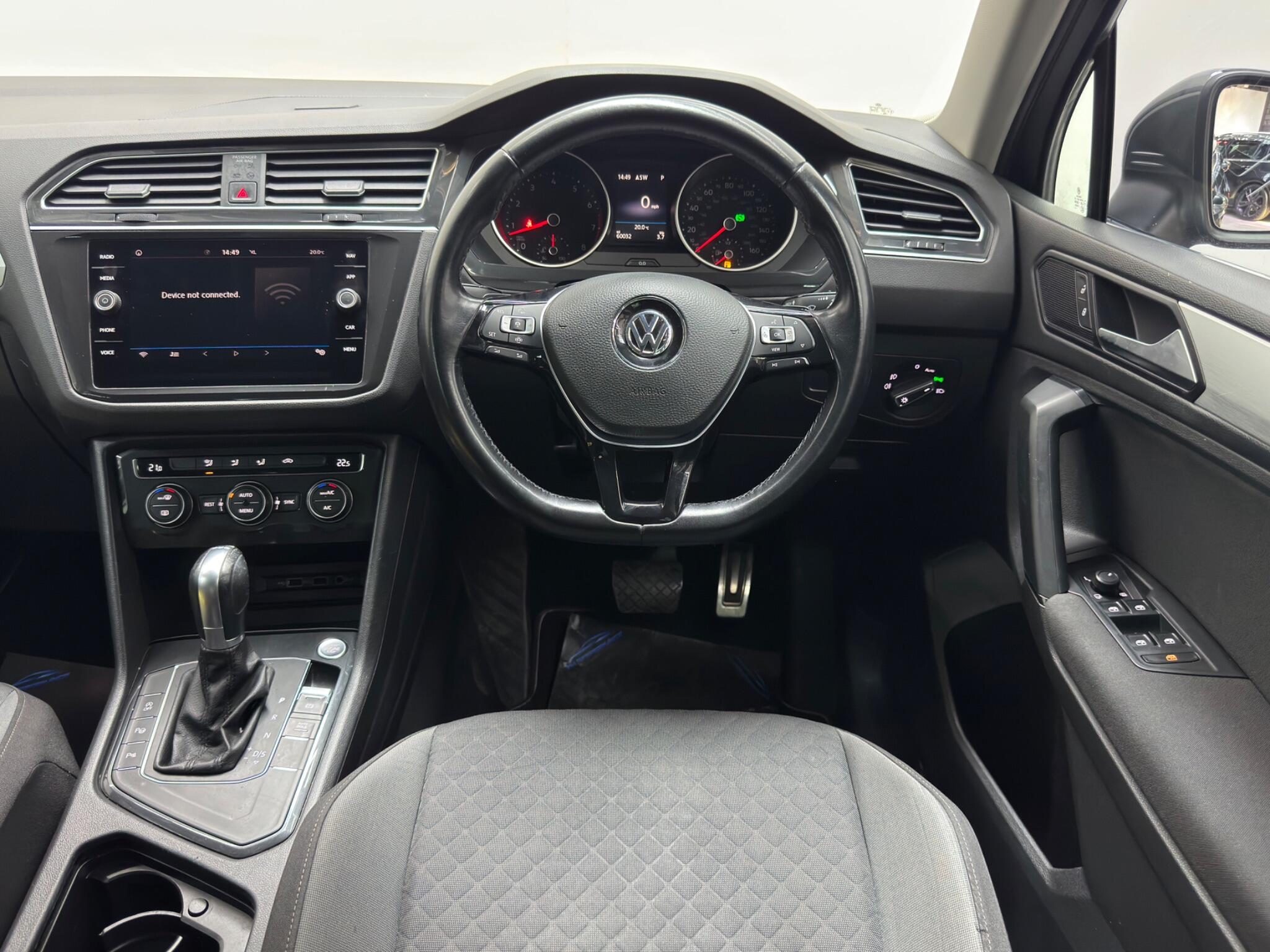 Volkswagen Tiguan view 5