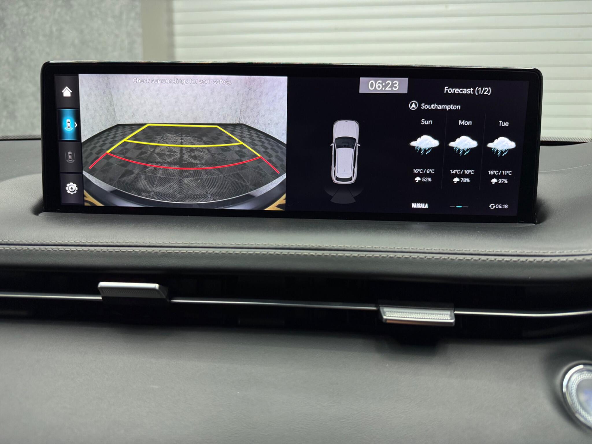 Genesis GV70 view 23