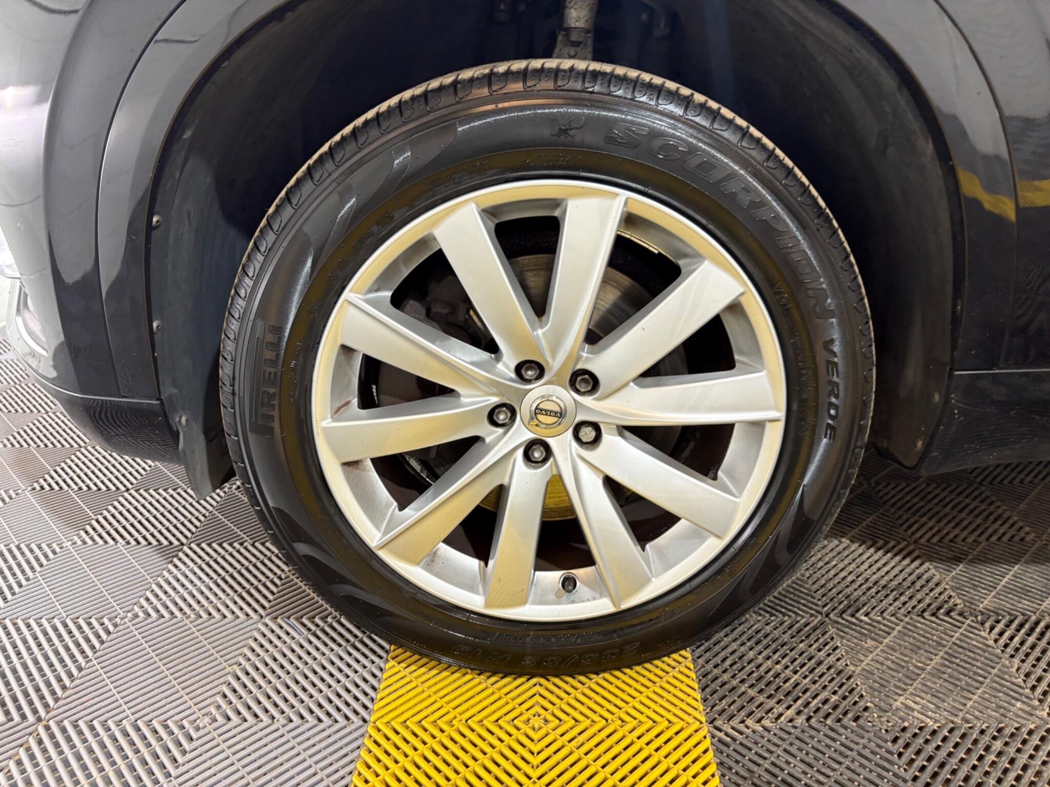 Volvo XC90 view 45