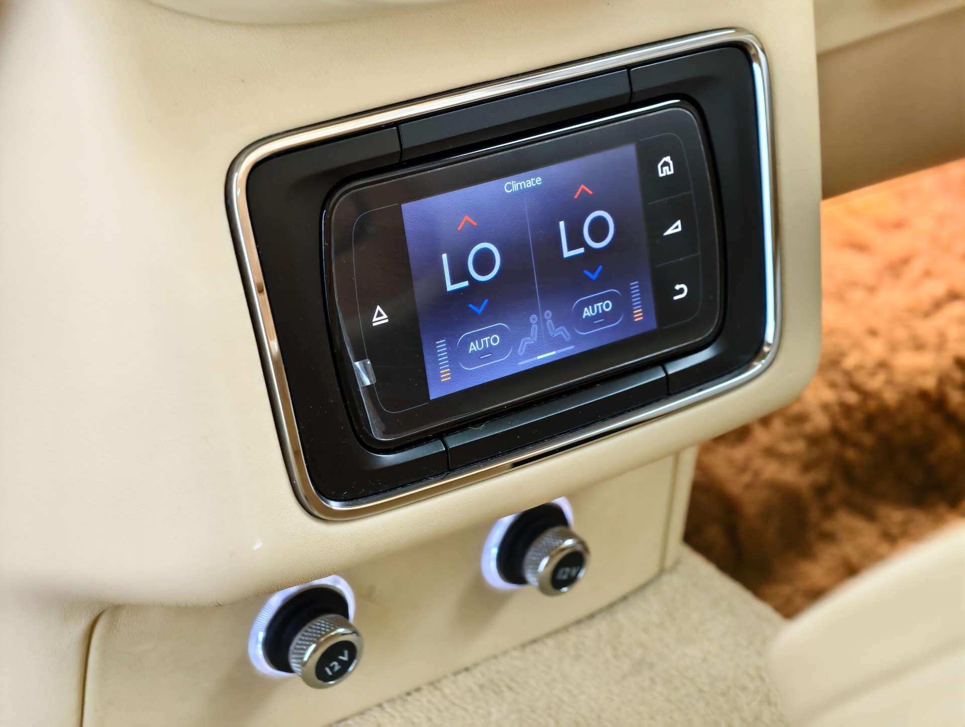 Bentley Bentayga view 32
