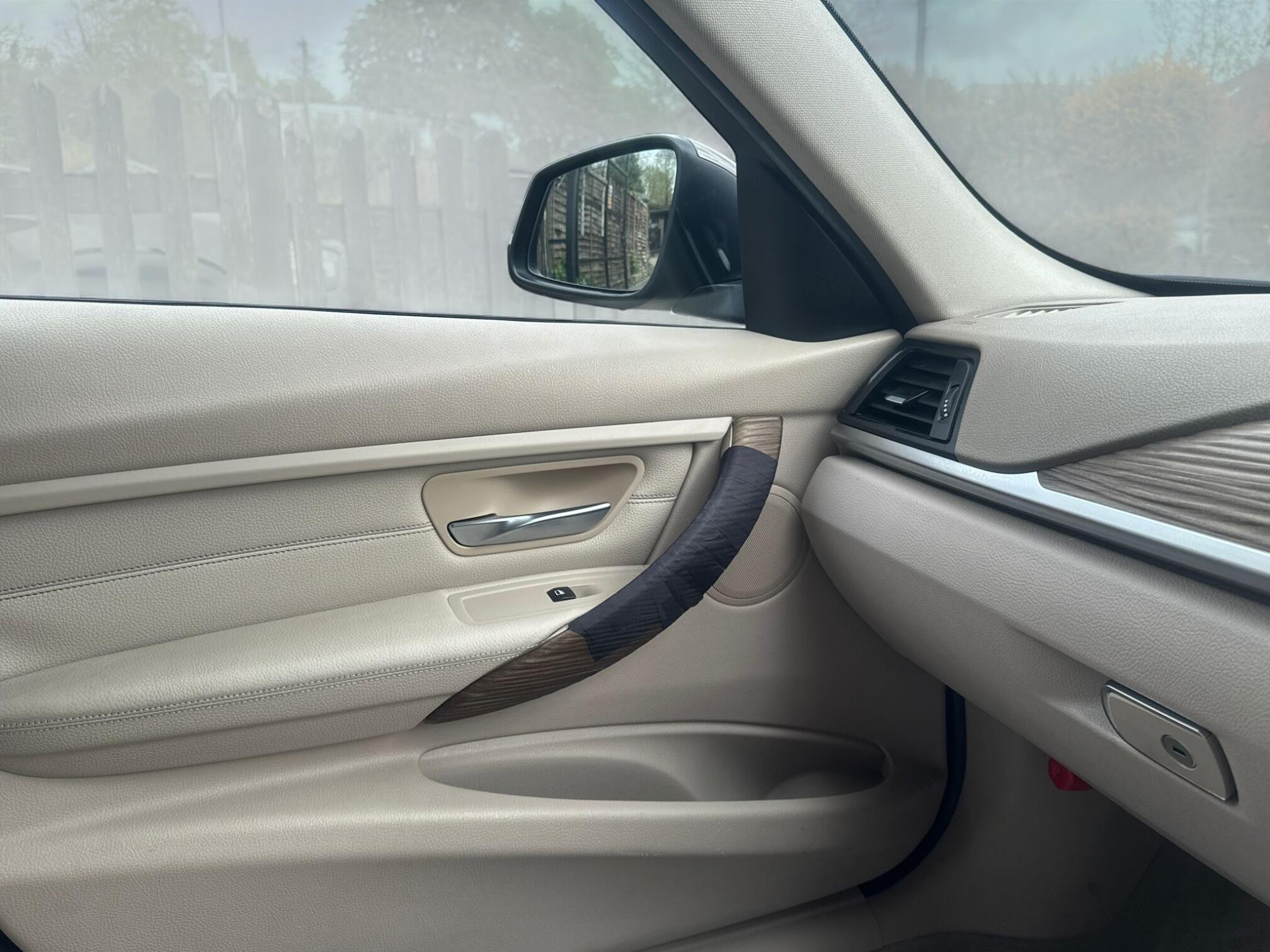 BMW 3 Series view 22