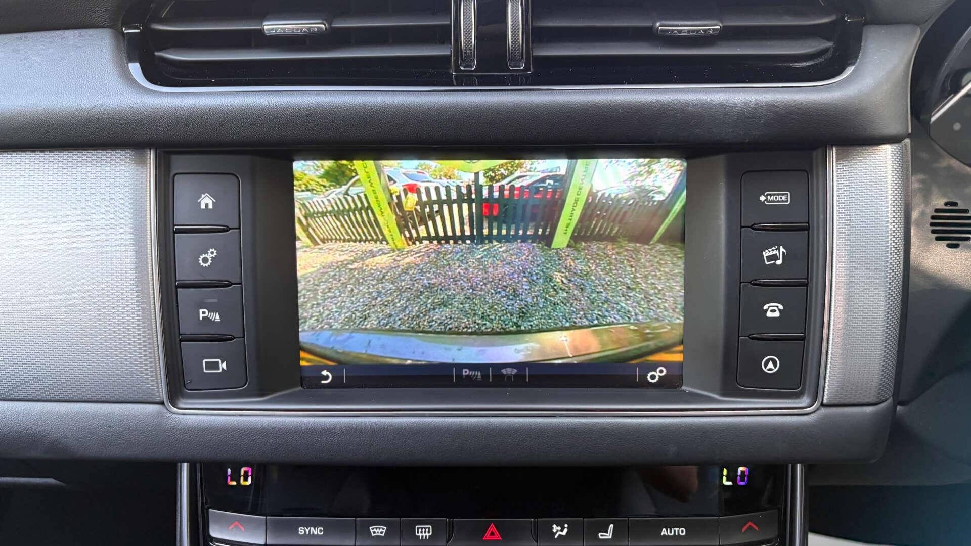 Jaguar XF view 23