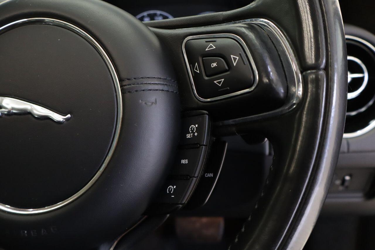 Jaguar XJ view 17