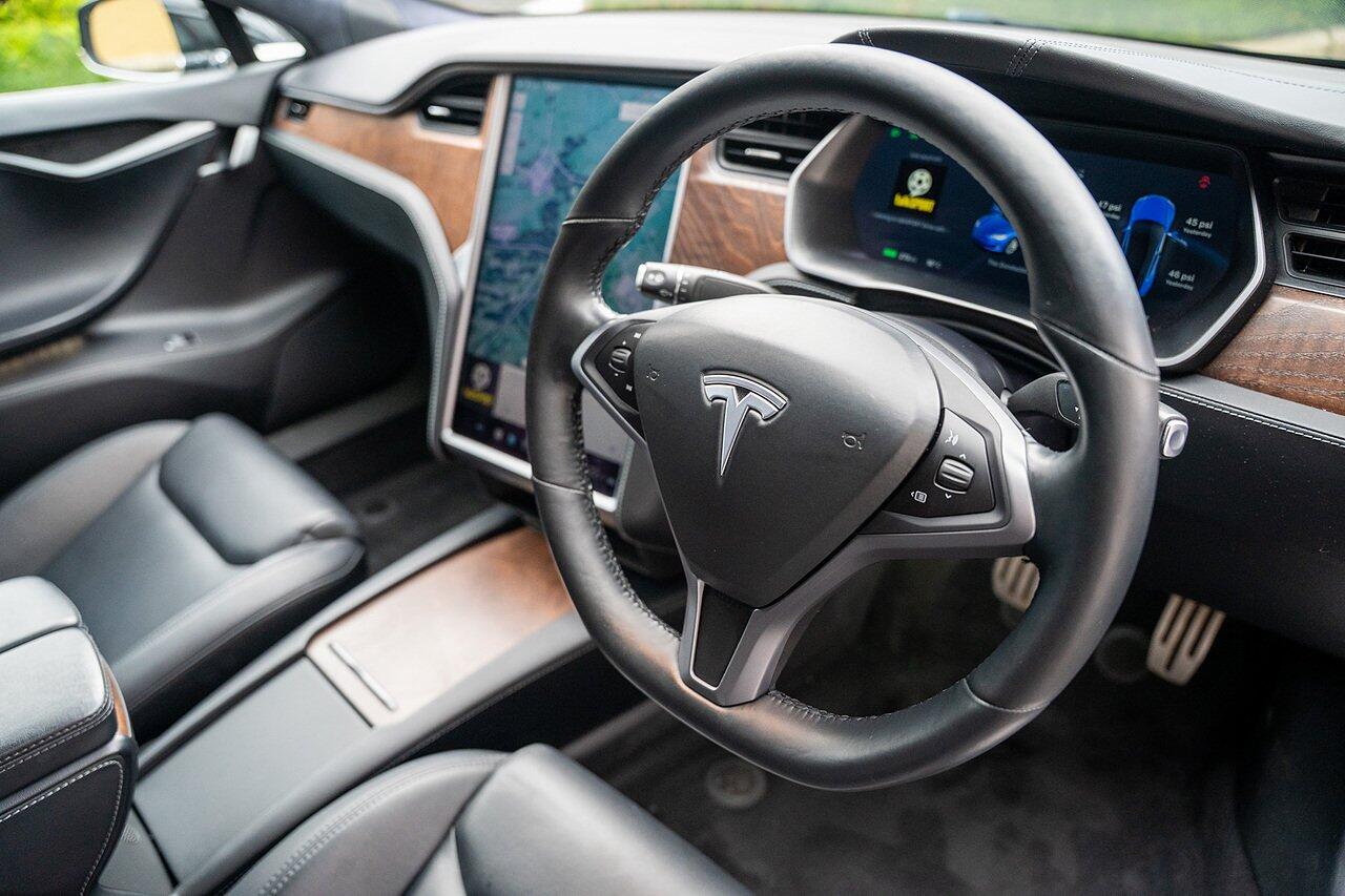 Tesla Model S view 33
