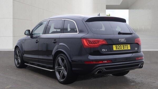 Audi Q7 view 5