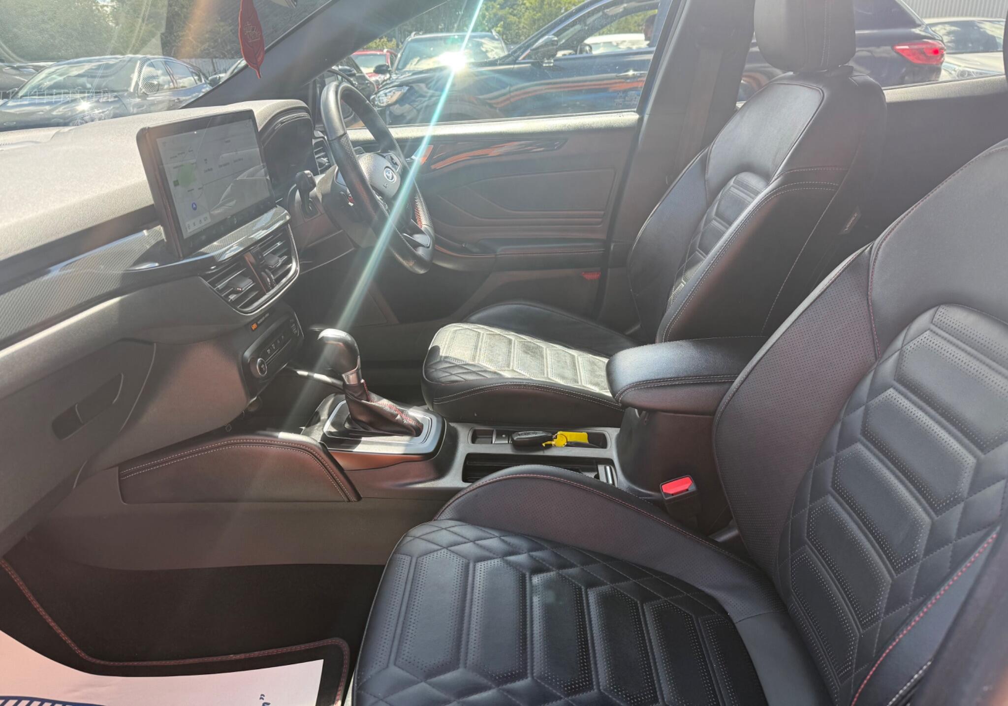 Ford Focus view 12