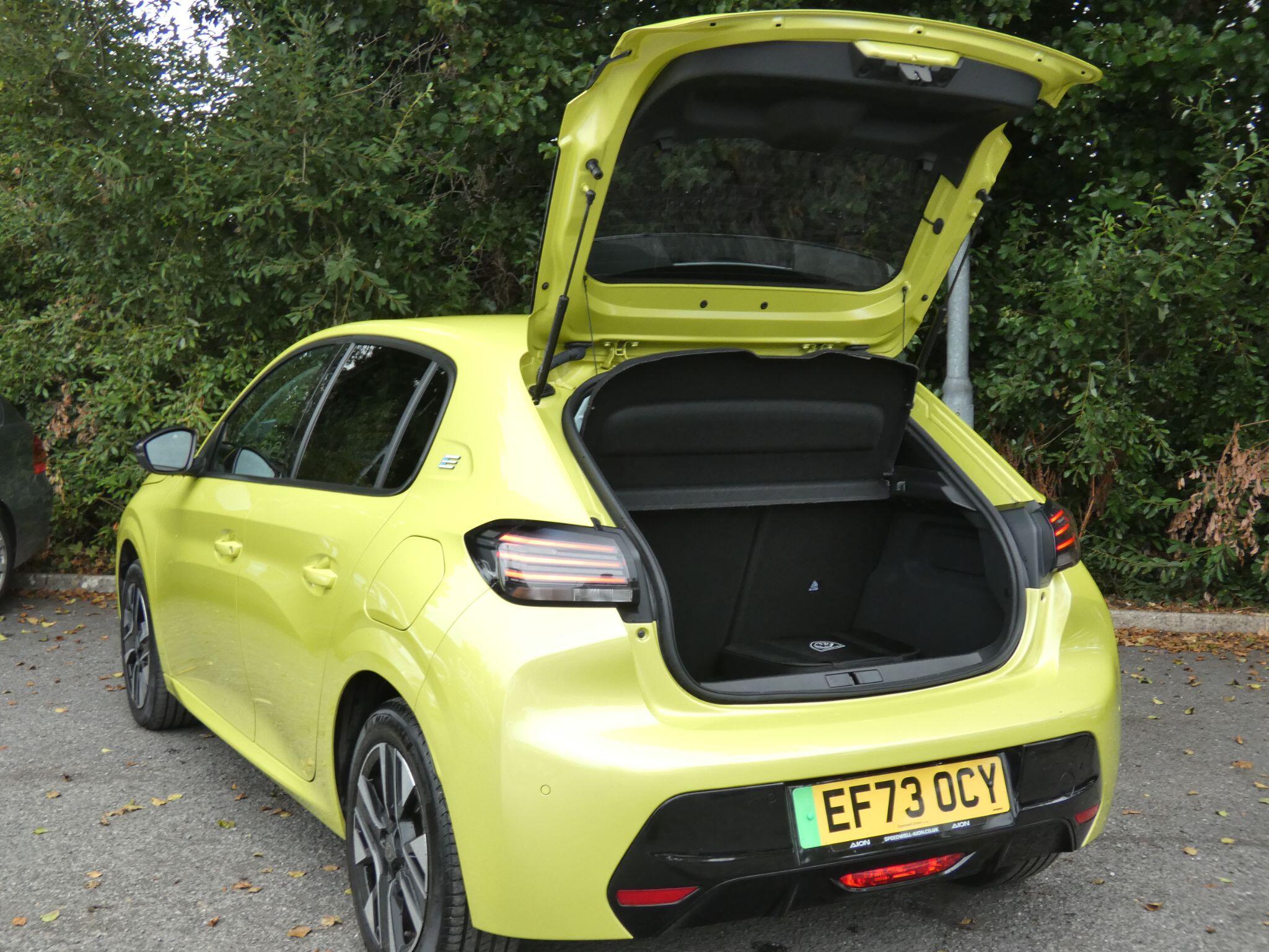 Peugeot E-208 view 17