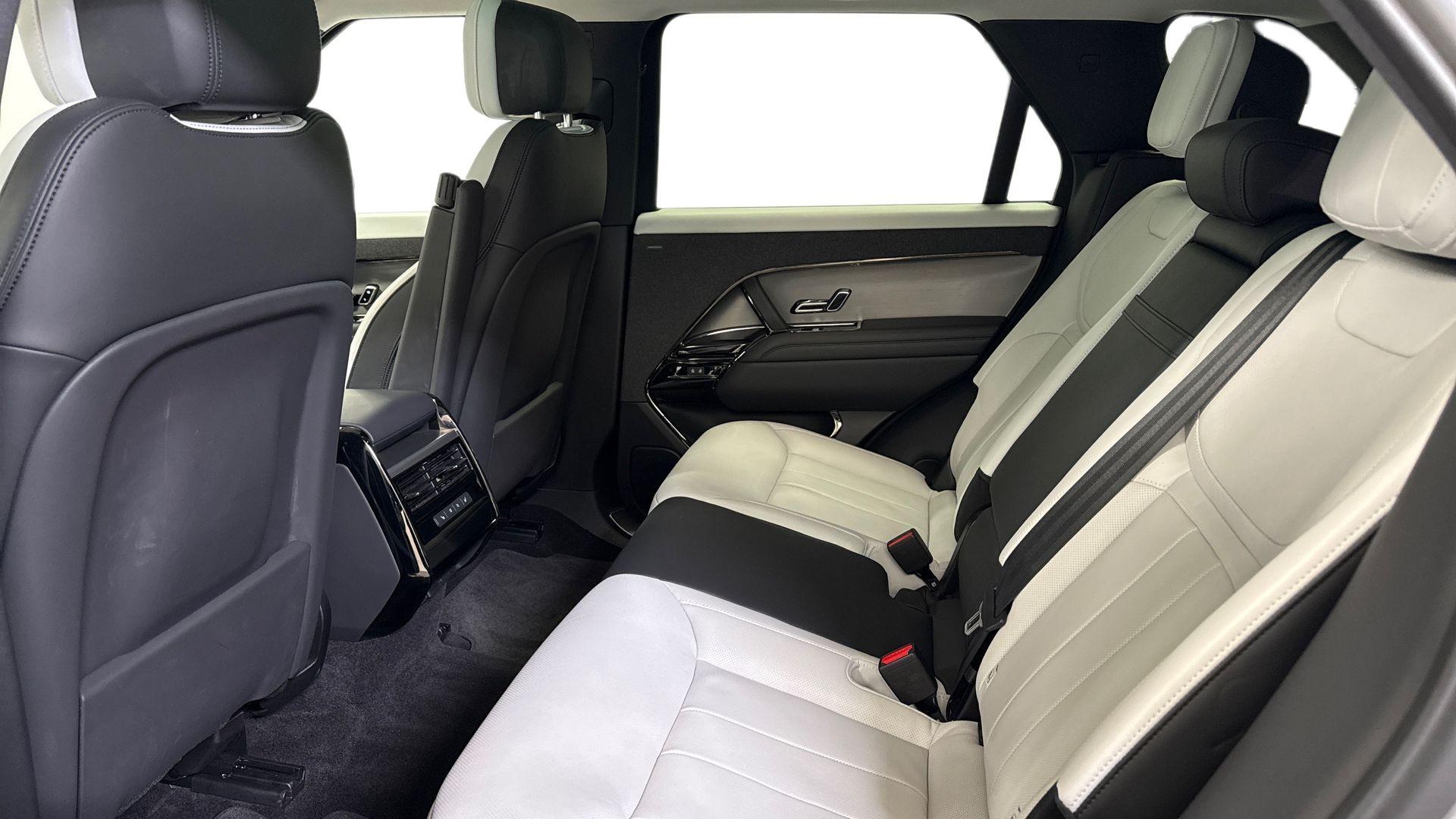 Land Rover Range Rover Sport view 4