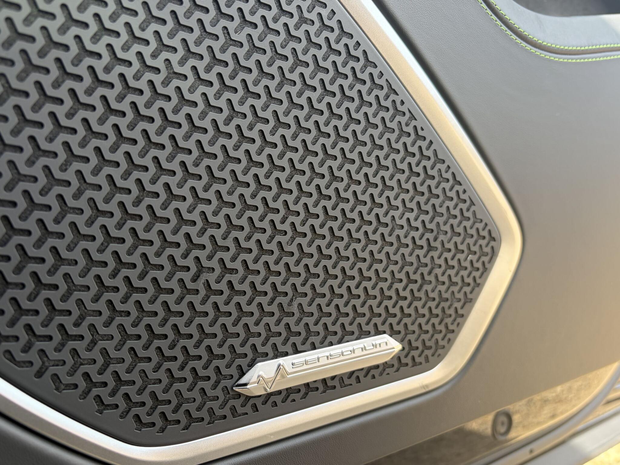 Lamborghini Urus view 36