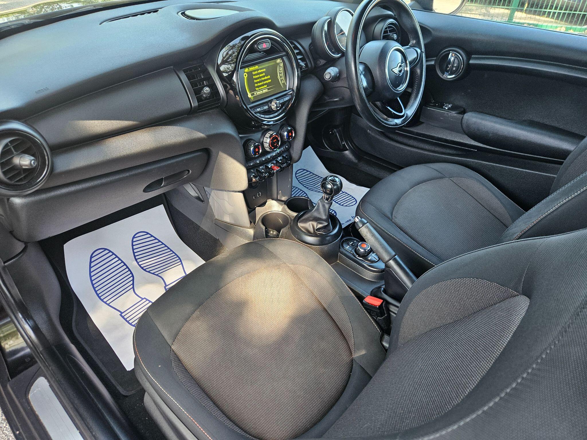 2018 MINI Hatch image 20