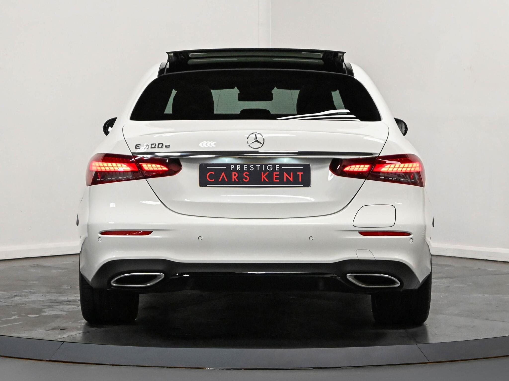 Mercedes-Benz E-Class view 23