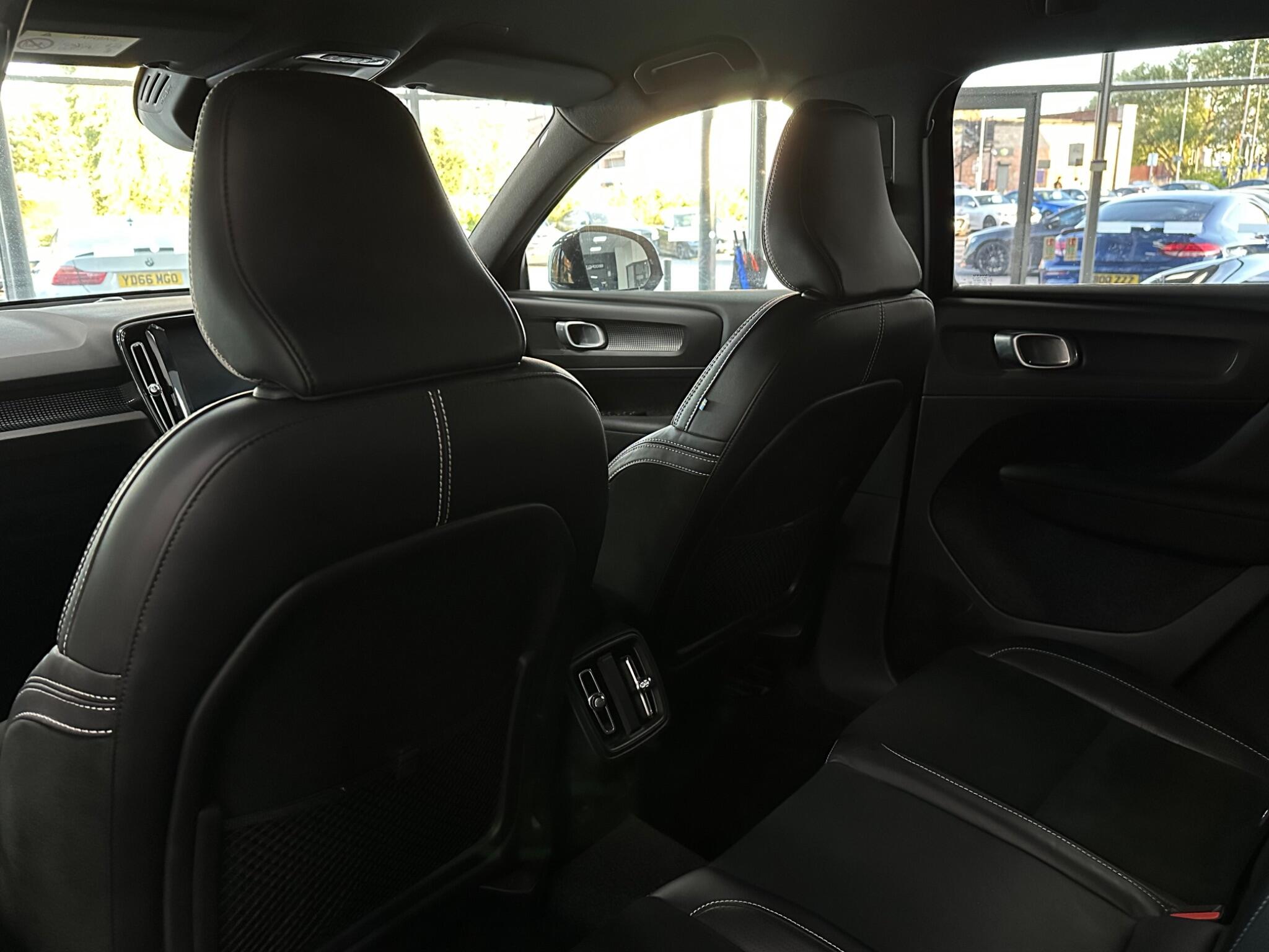 Volvo XC40 view 35