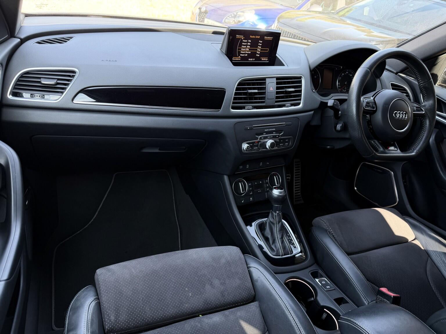 Audi Q3 view 16