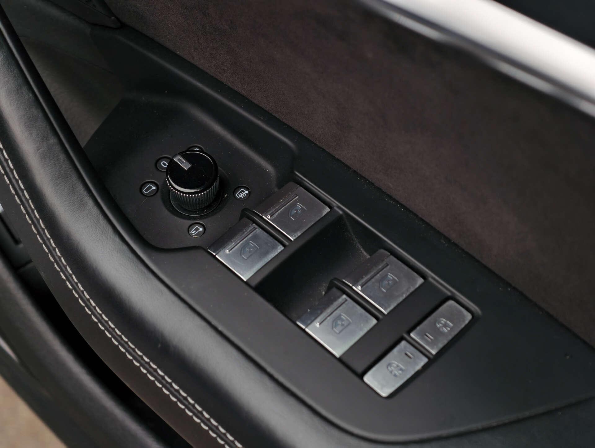 Audi S6 Avant view 28