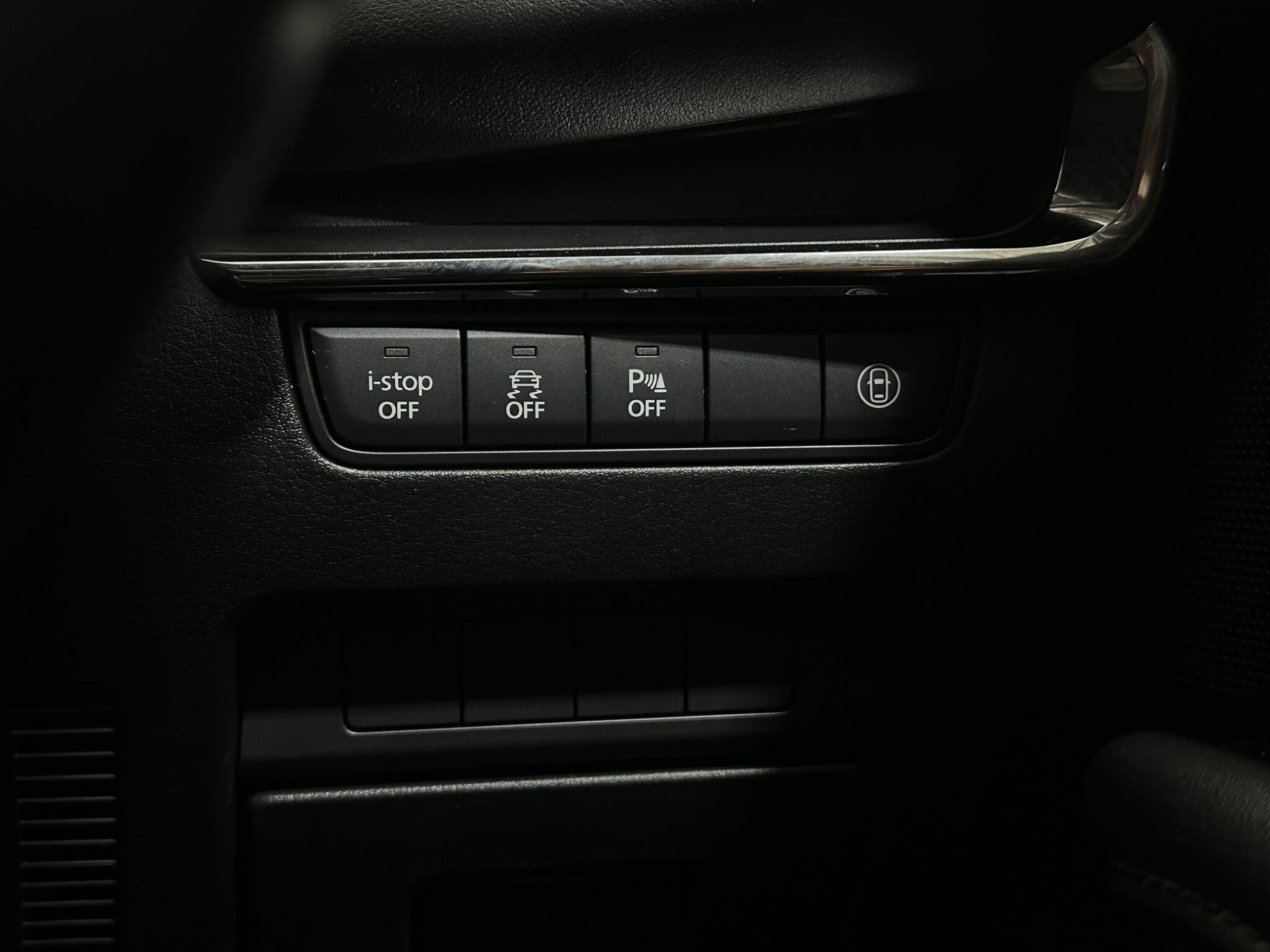 Mazda Mazda3 view 18