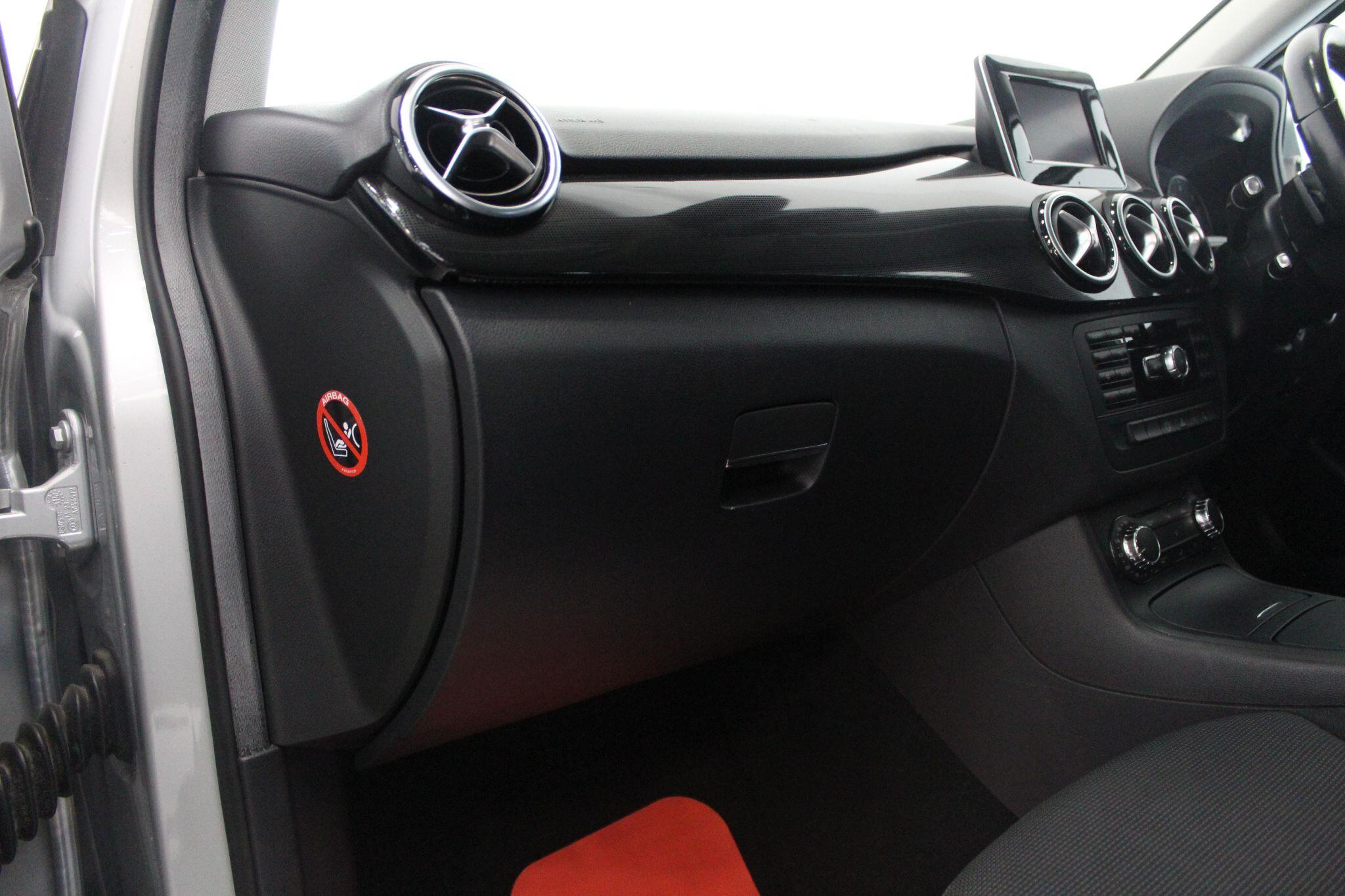 Mercedes-Benz B-Class view 29