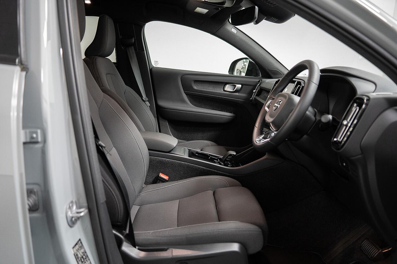Volvo C40 view 3