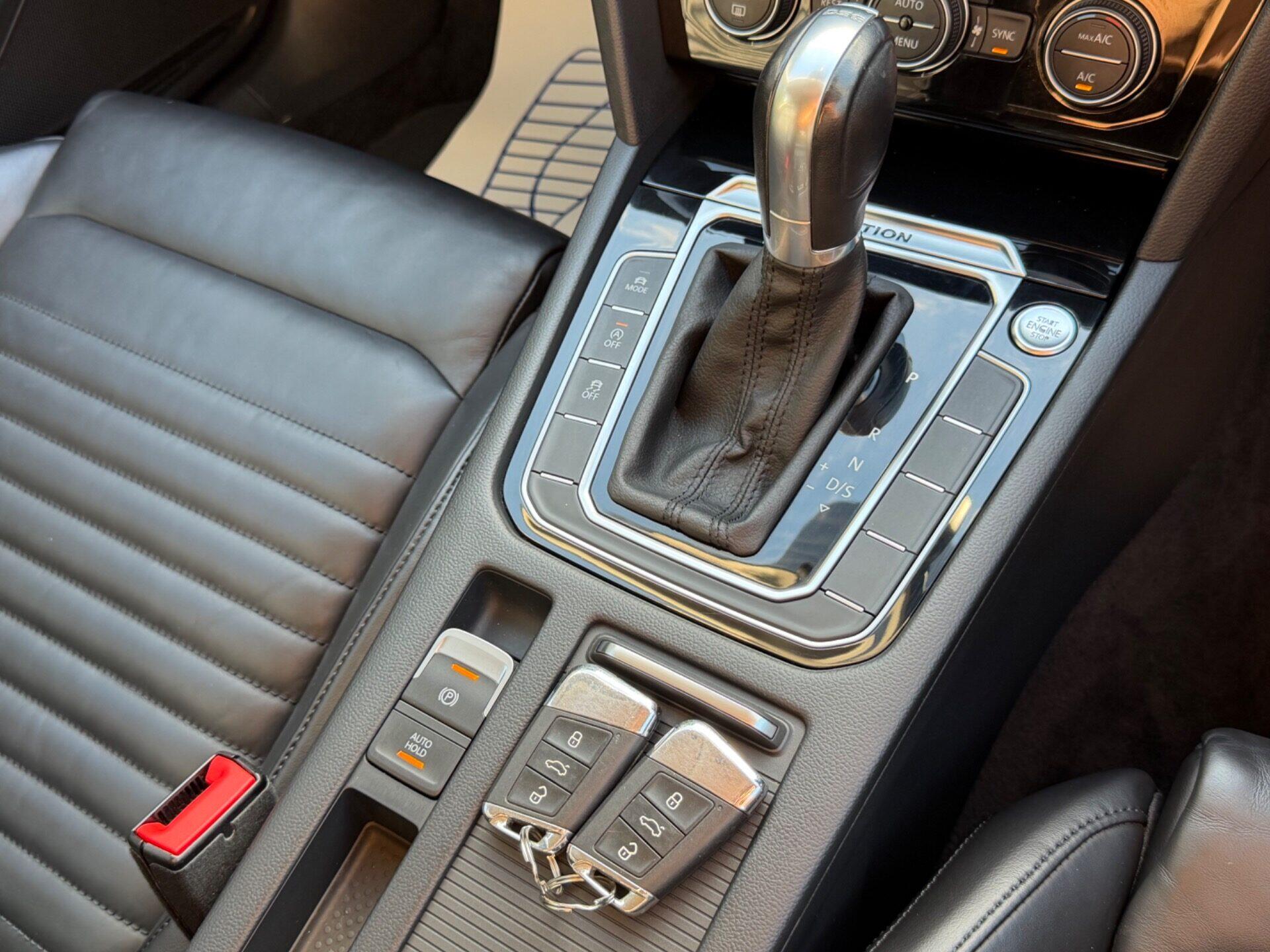 Volkswagen Passat view 6