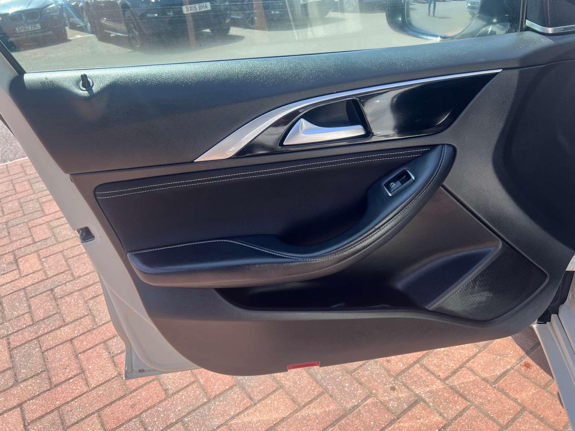 Infiniti Q30 view 41