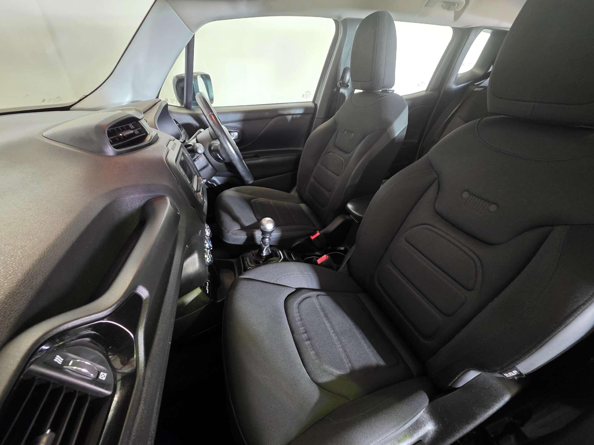 Jeep Renegade view 49