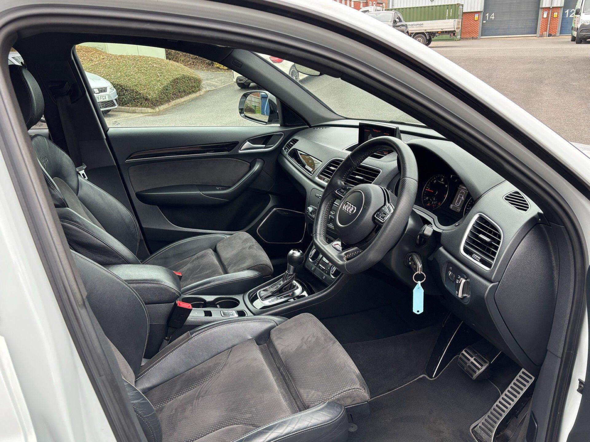 Audi Q3 view 30