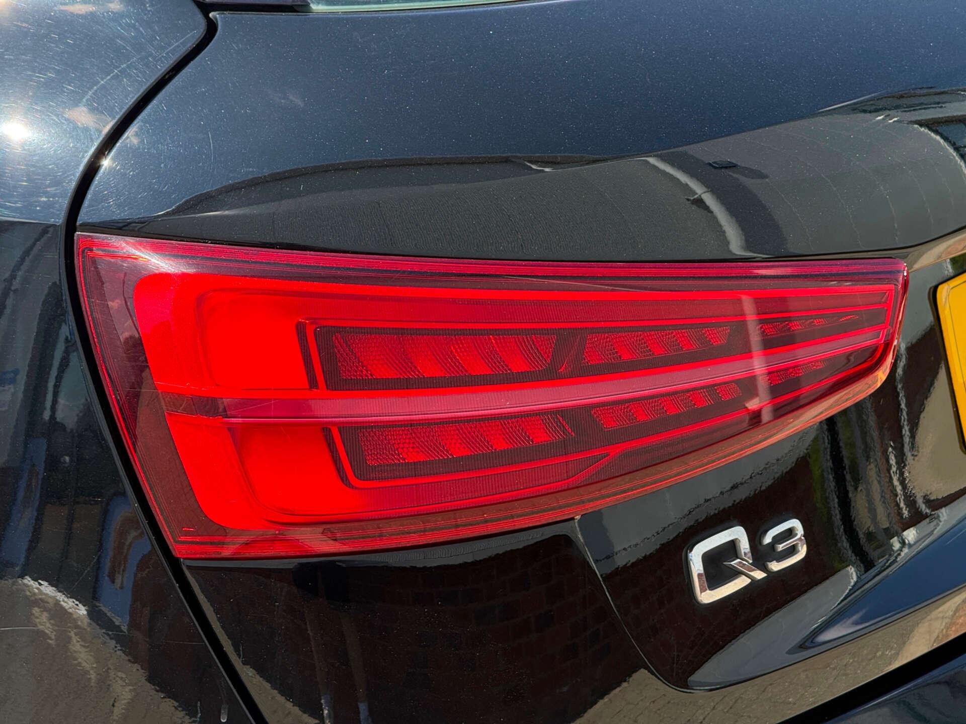 Audi Q3 view 19