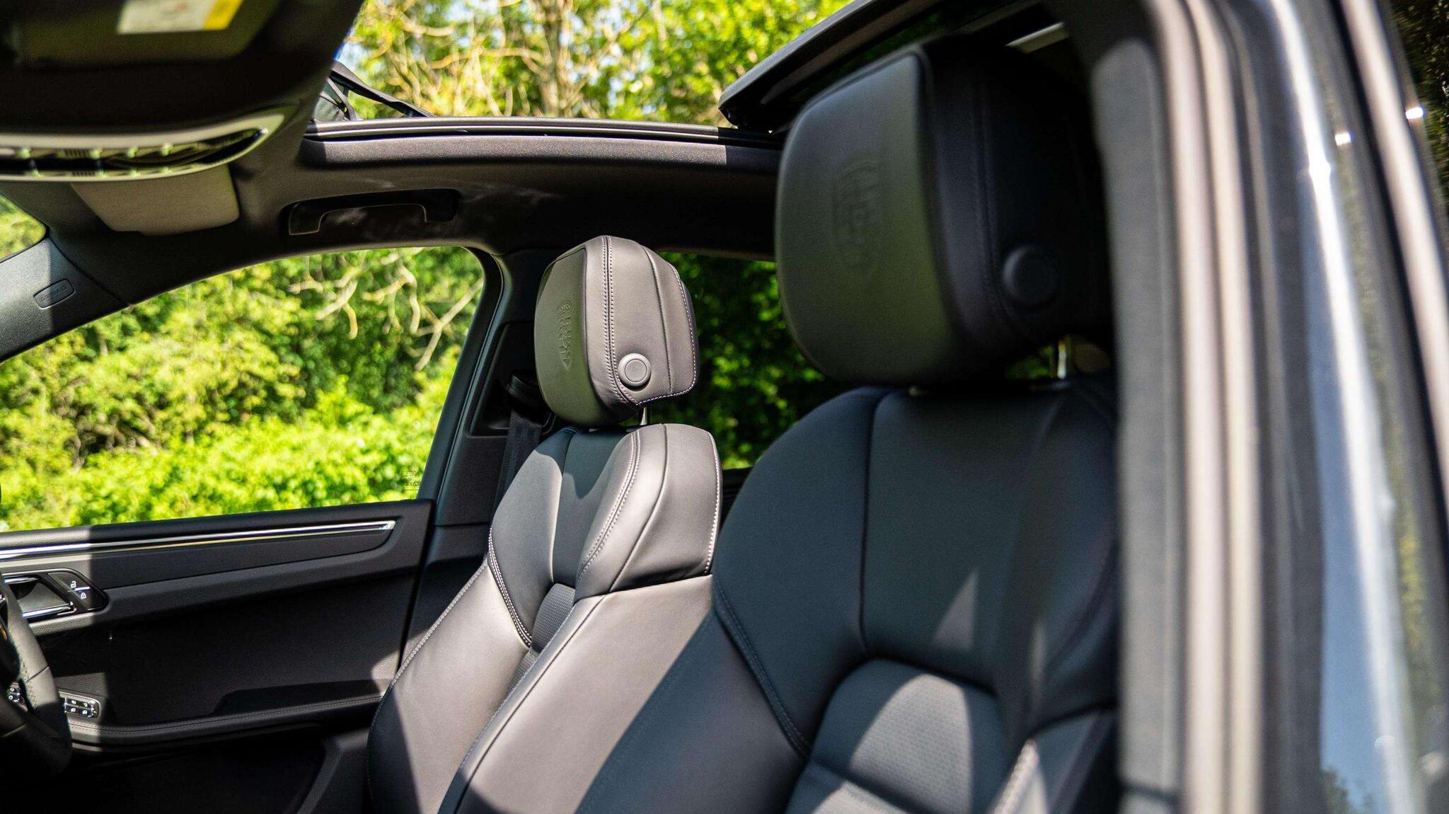 Porsche Macan view 31