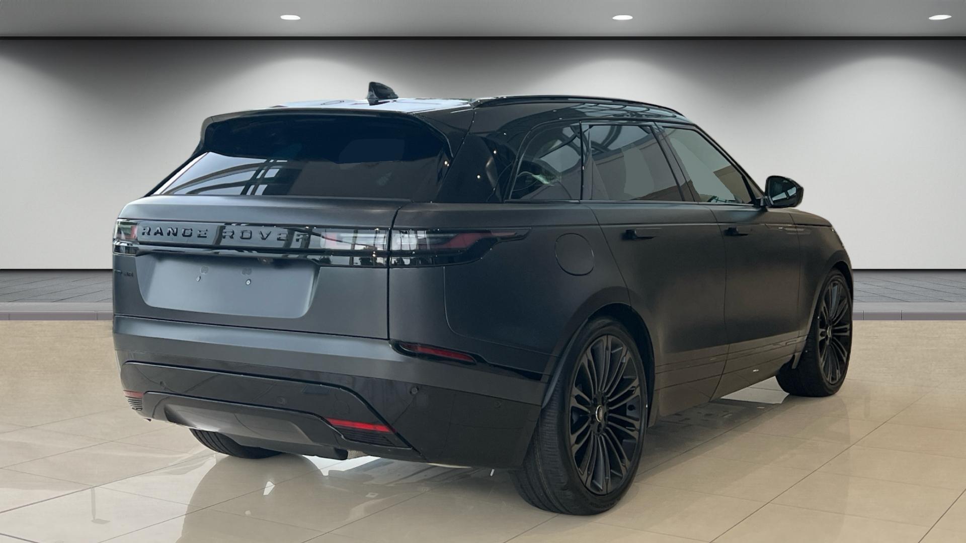 Land Rover Range Rover Velar view 3