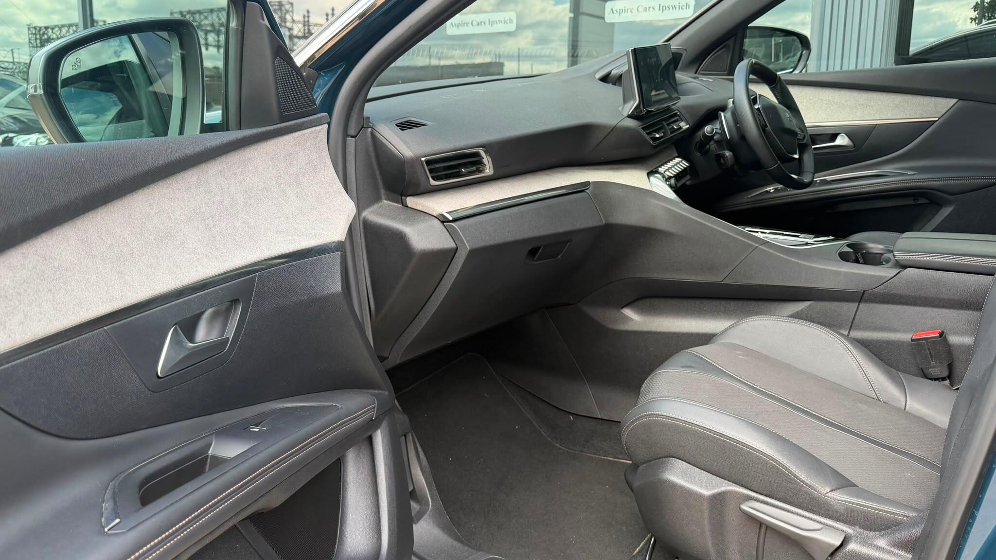 Peugeot 3008 view 9